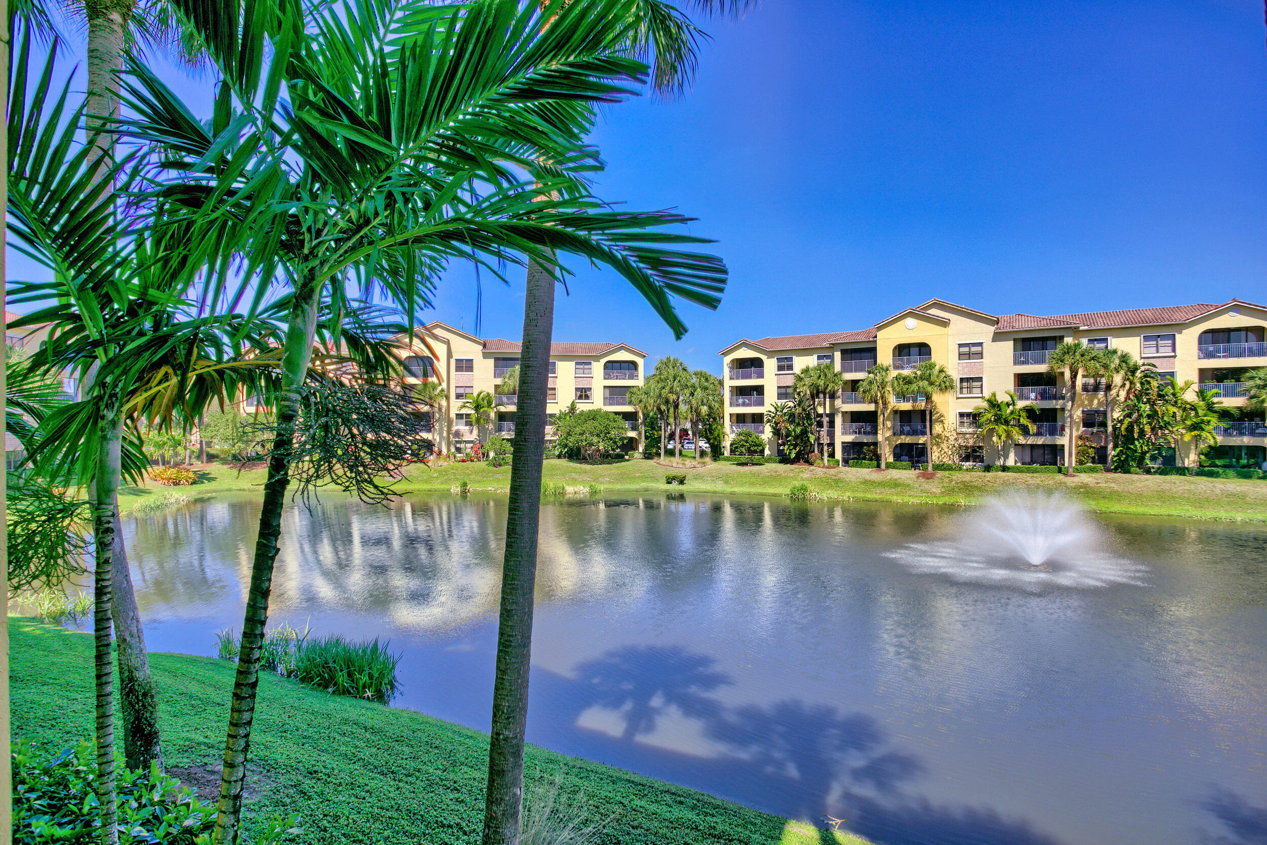 400 Uno Lago Drive # 204, Juno Beach FL 33408