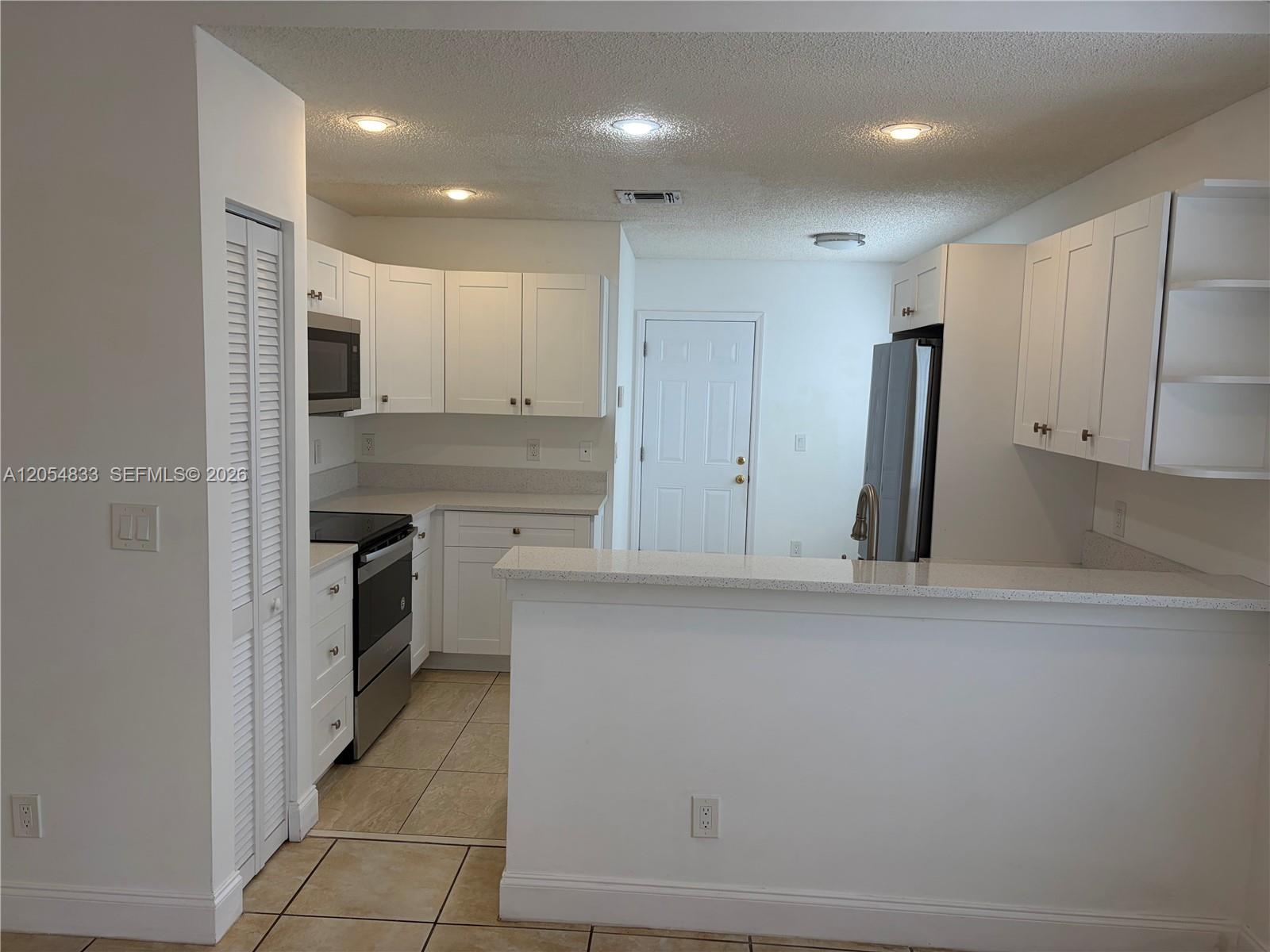 9020 N Lake Park Cir N — Photo 4