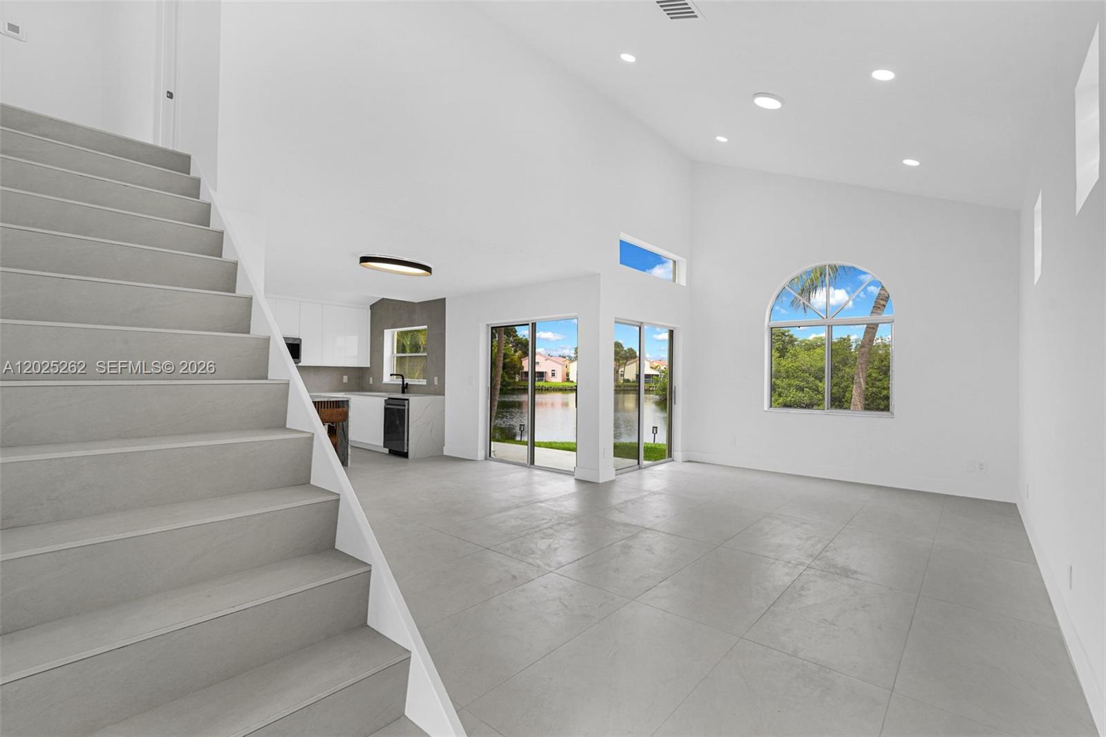 1089 SE 6th Ave — Photo 4