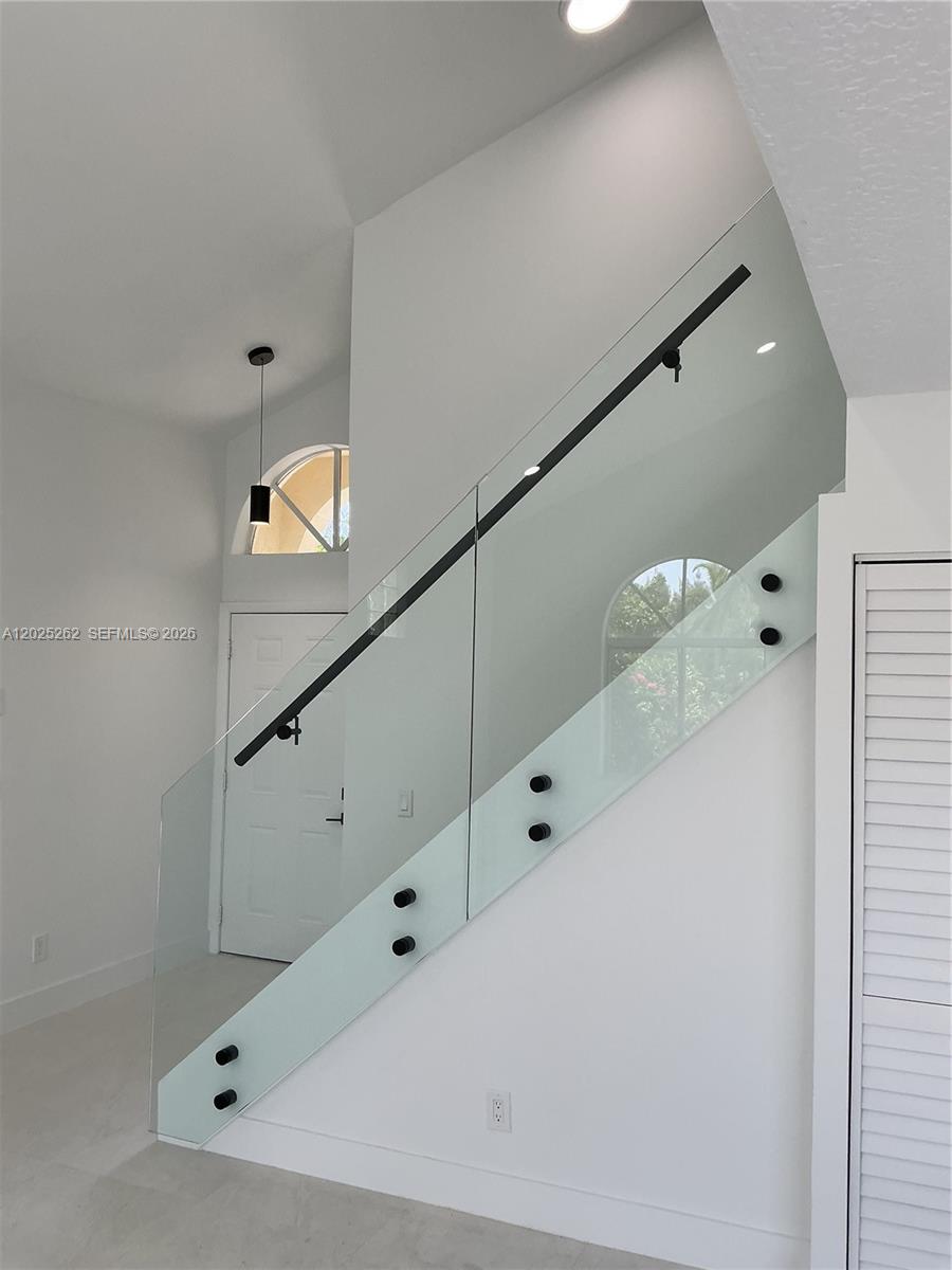 1089 SE 6th Ave — Photo 5