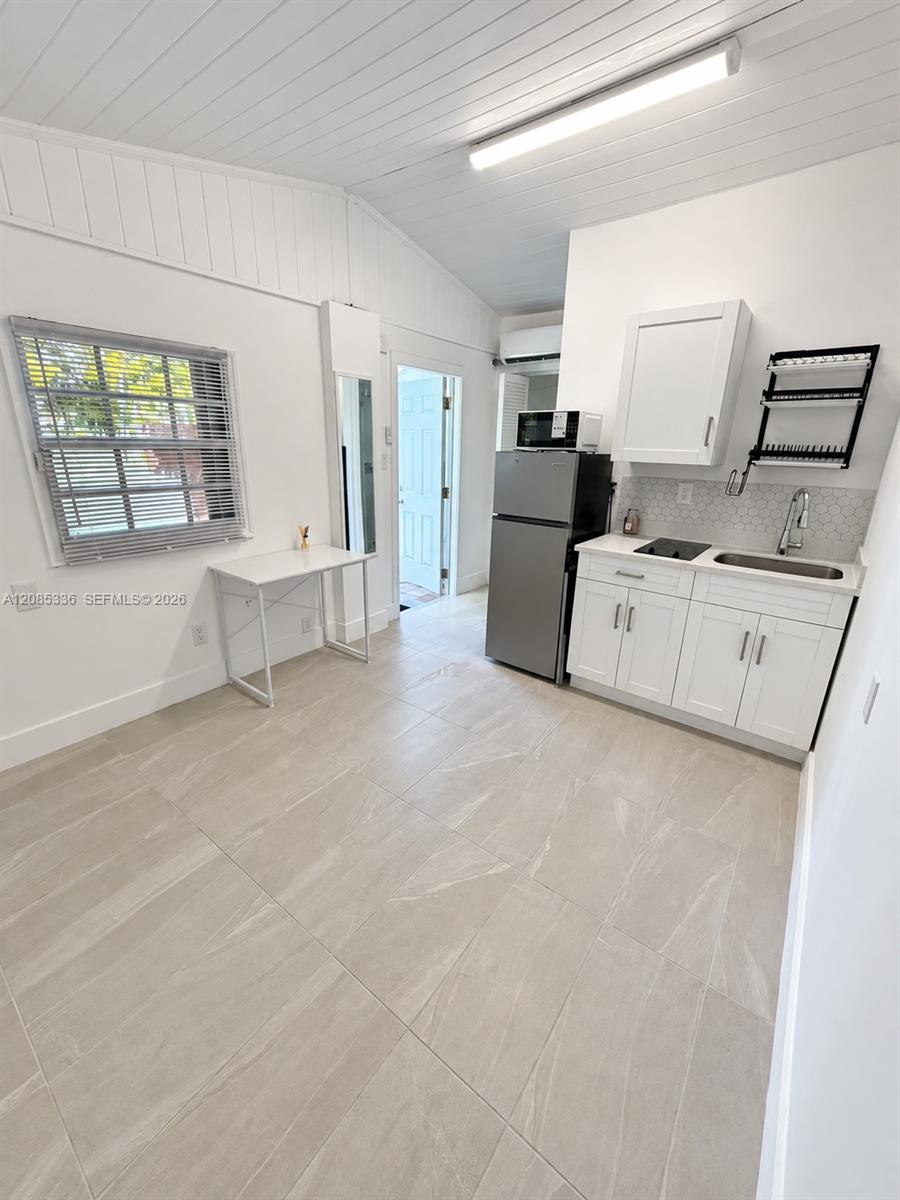 6765 SW 34th St # 1 — Photo 3