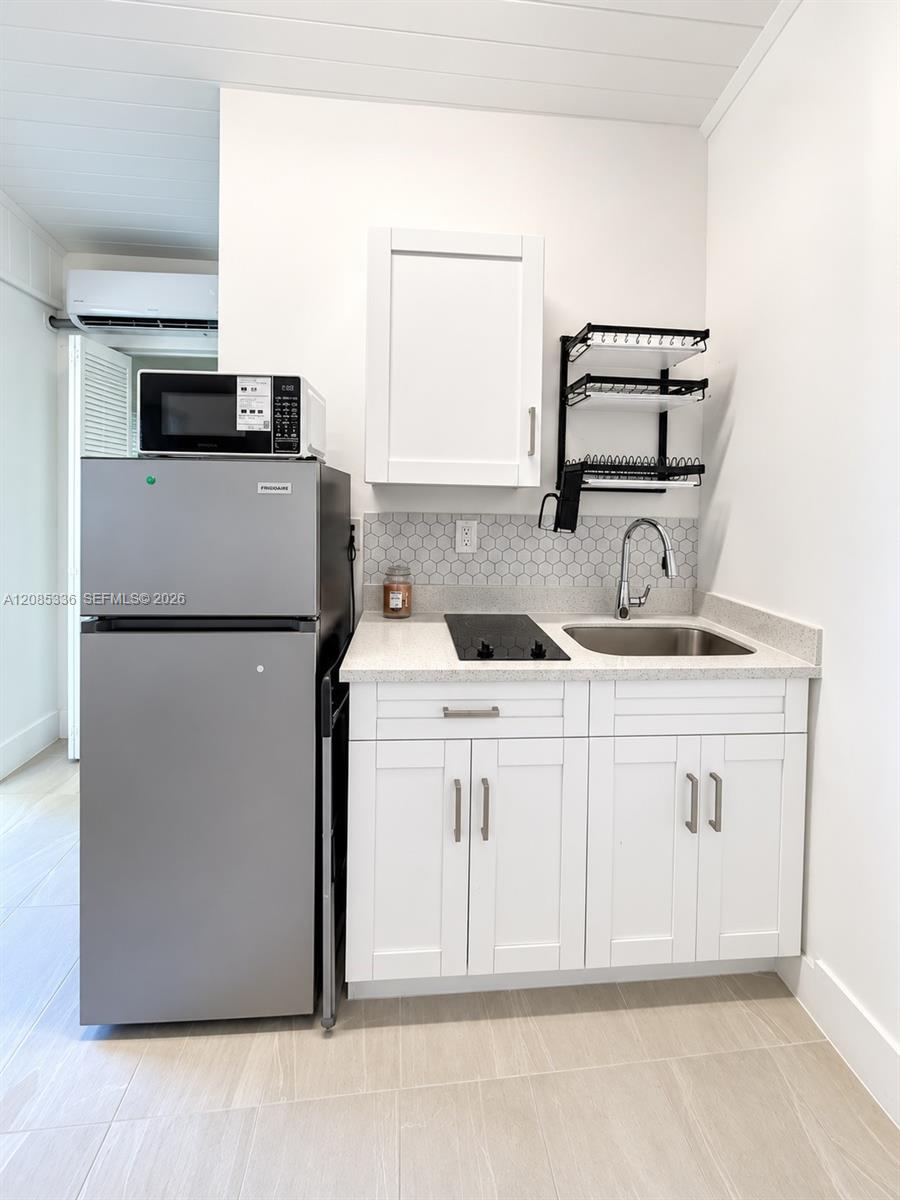6765 SW 34th St # 1 — Photo 4