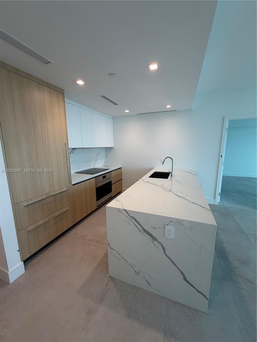 2411 Laguna Cir # 2508 — Photo 2