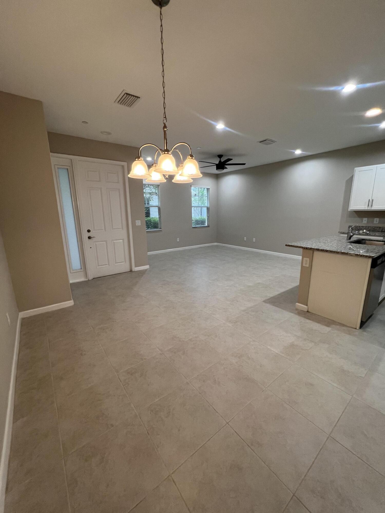 14404 EMERALD PLACE Way # 14404 — Photo 2