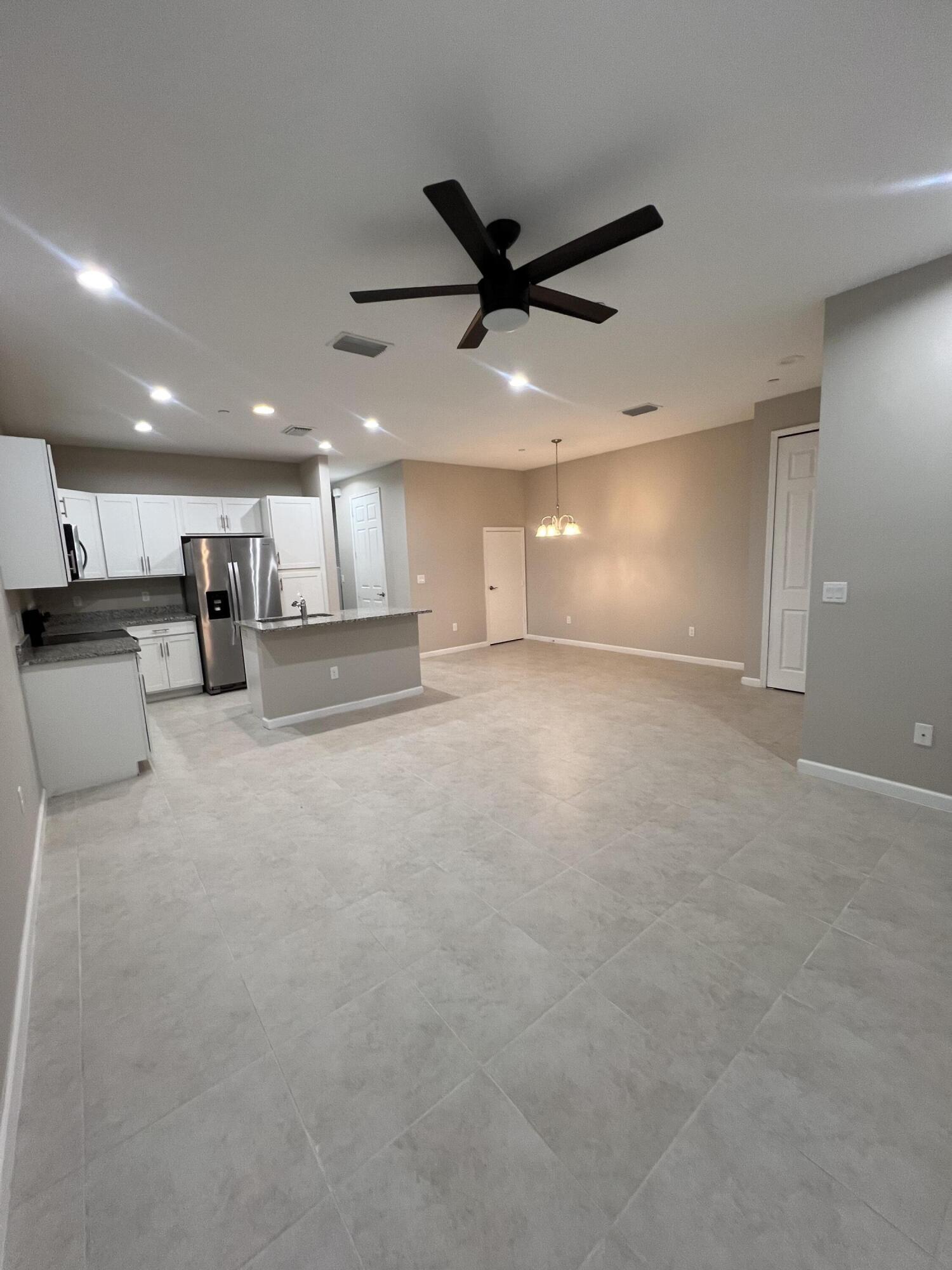 14404 EMERALD PLACE Way # 14404 — Photo 4