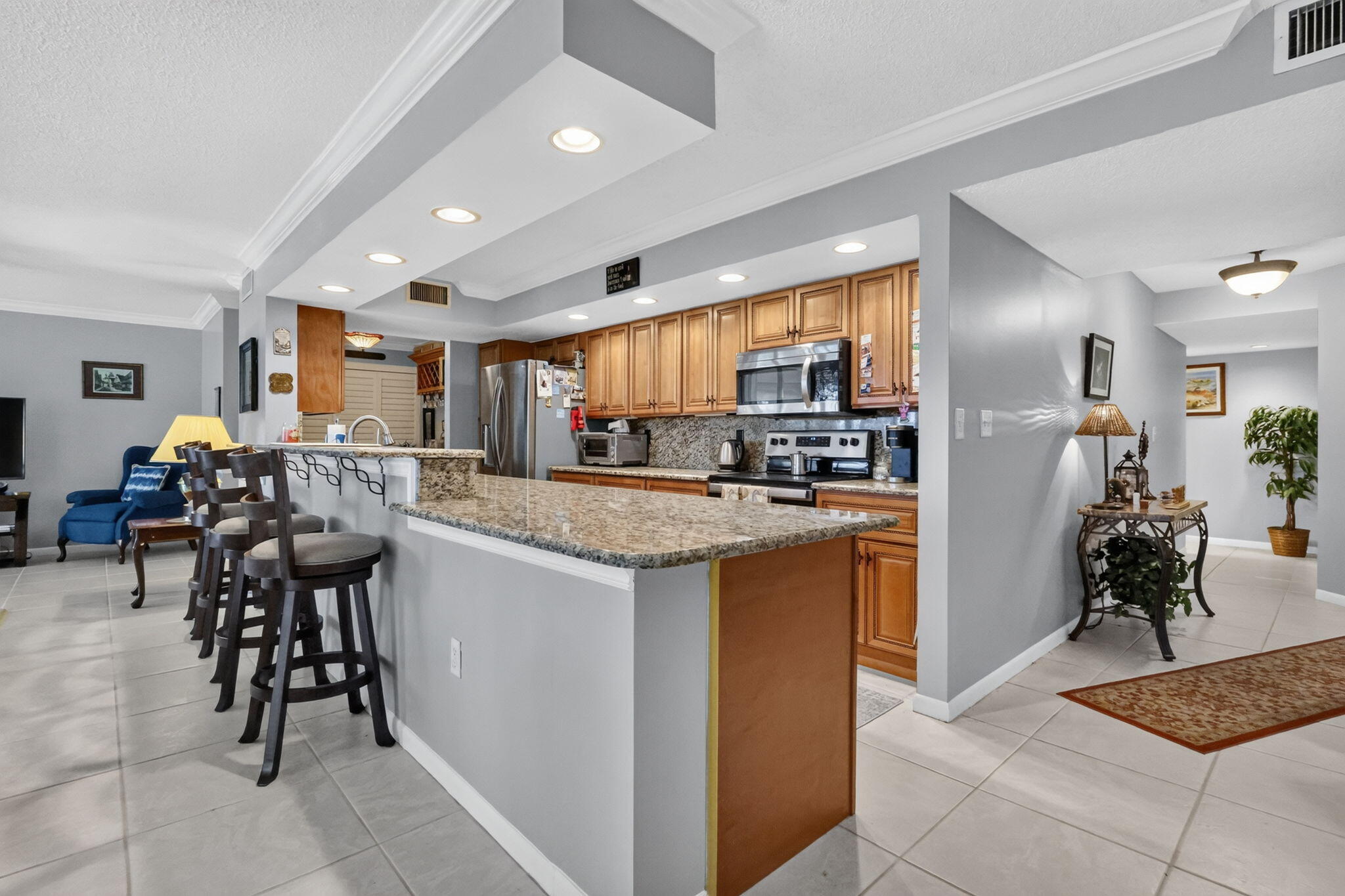 103 Half Moon Circle # H1 — Photo 3