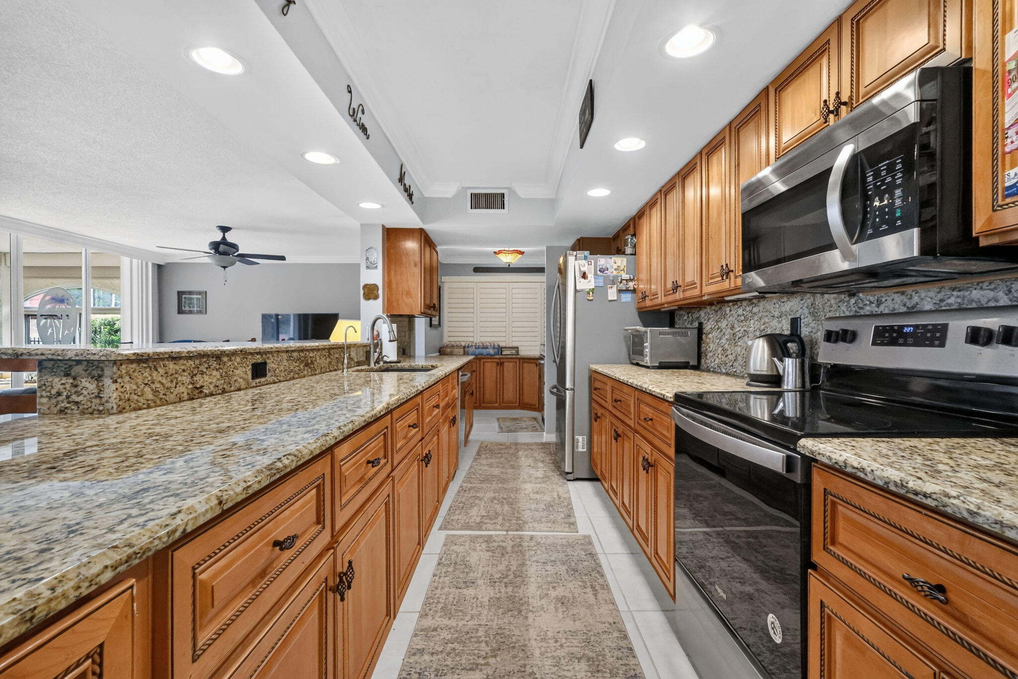 103 Half Moon Circle # H1 — Photo 4