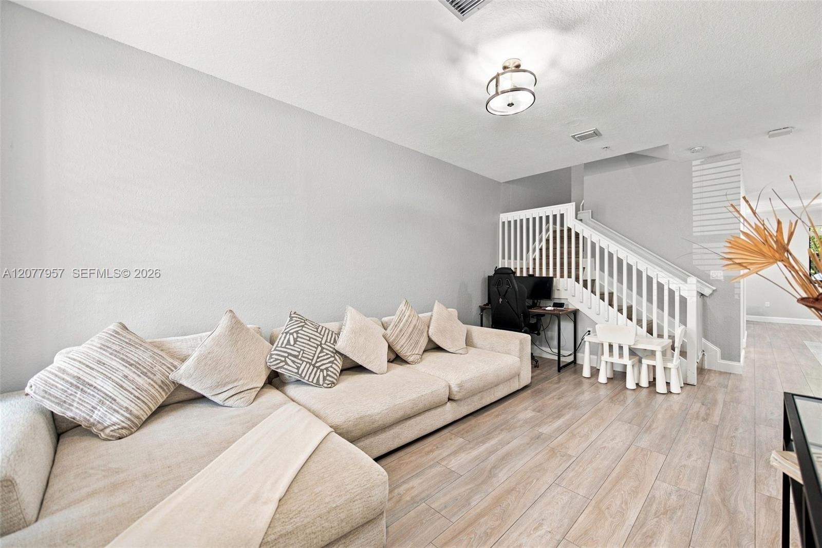 156 SW 185th Way — Photo 3