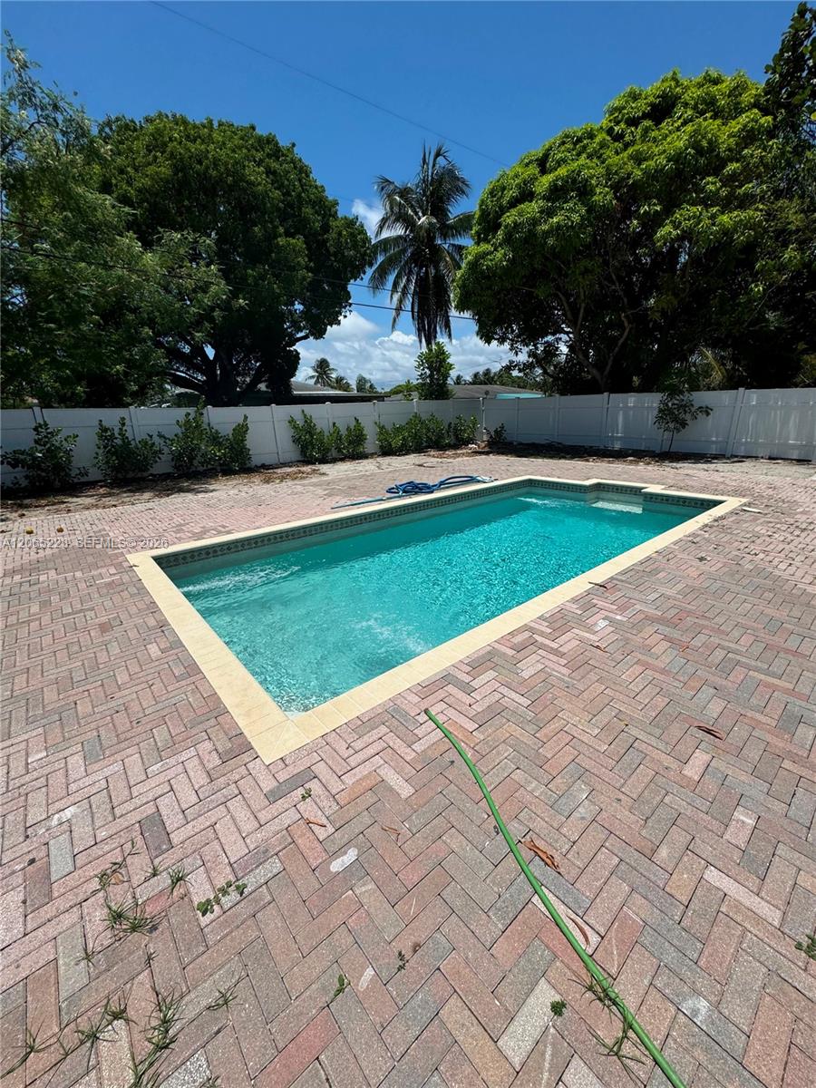 330 Cypress Dr — Photo 2