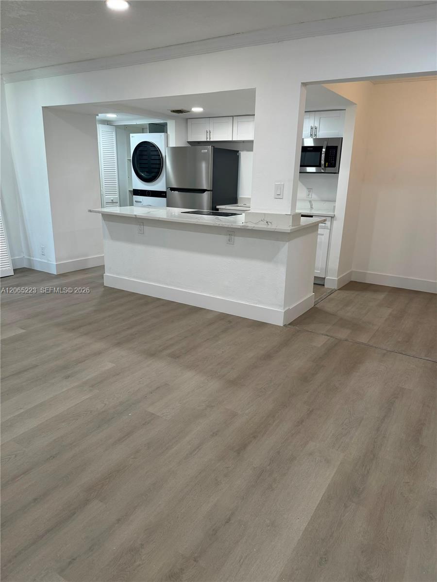 330 Cypress Dr — Photo 4