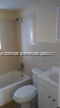 2441 SW 27th Ave # 3 — Photo 4