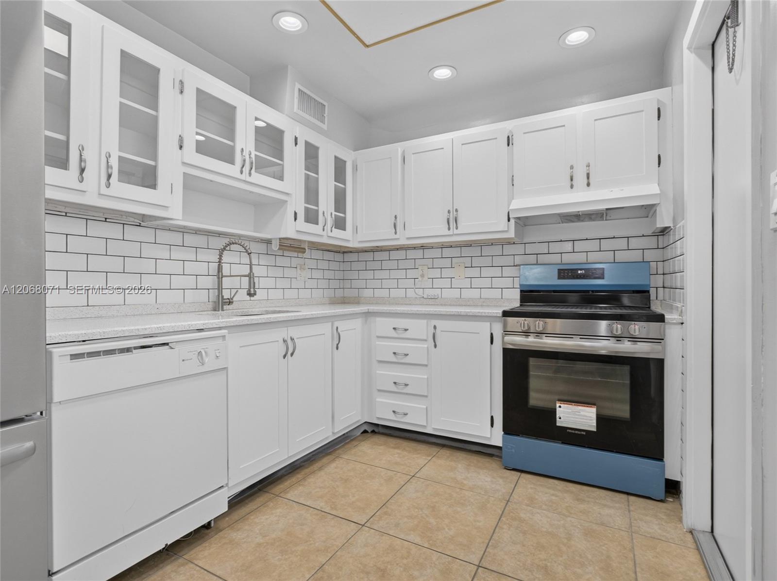4140 NW 44th Ave # 408 — Photo 5