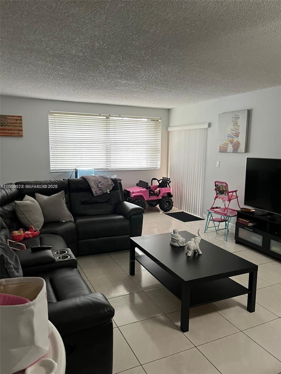 10135 NW 9th St Cir # 208, Miami FL 33172