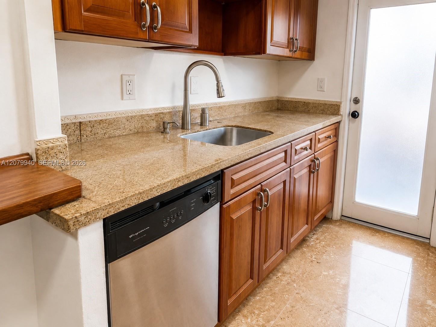 549 Meridian Ave # 4 — Photo 3