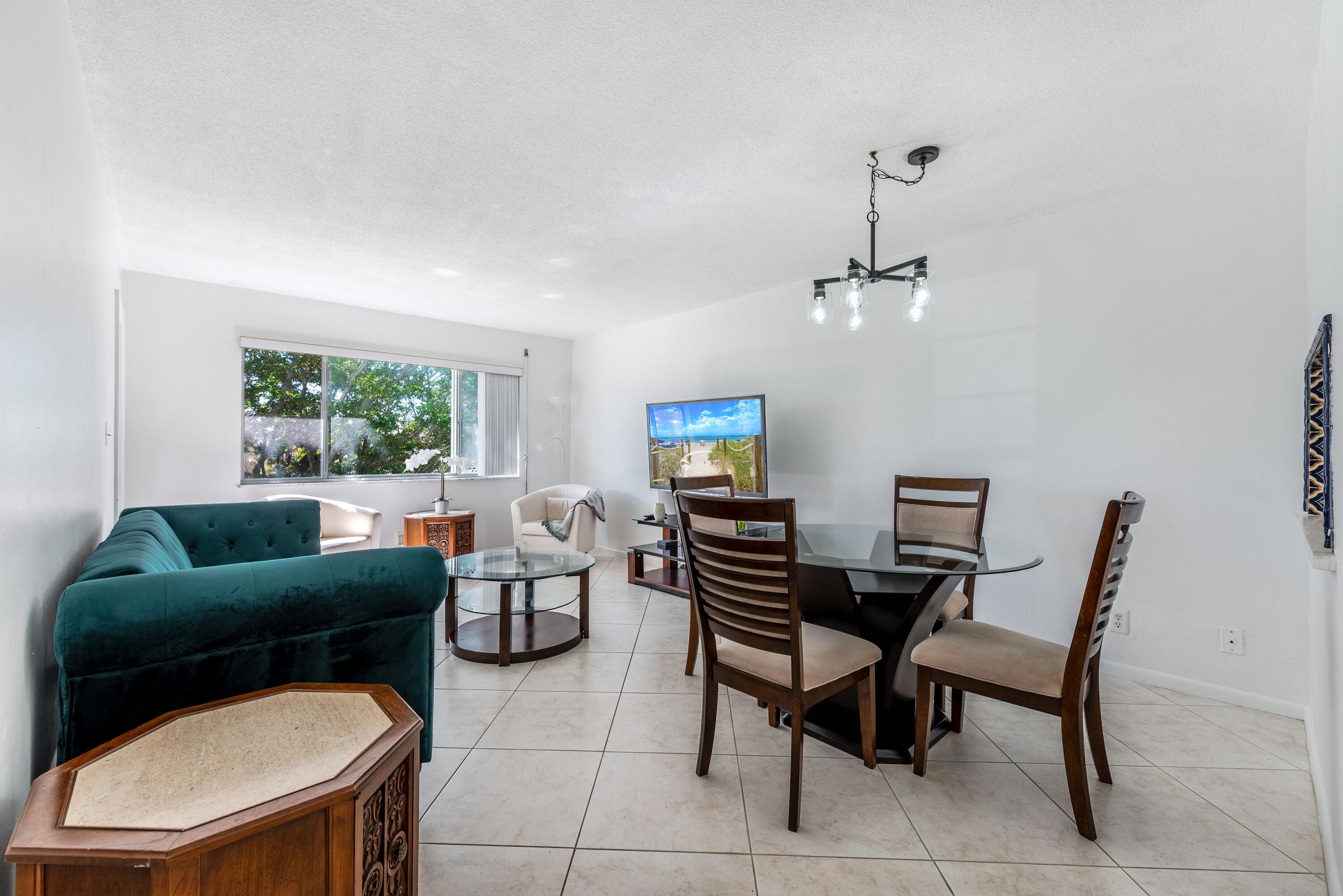2615 Garden Drive N # 307 — Photo 3