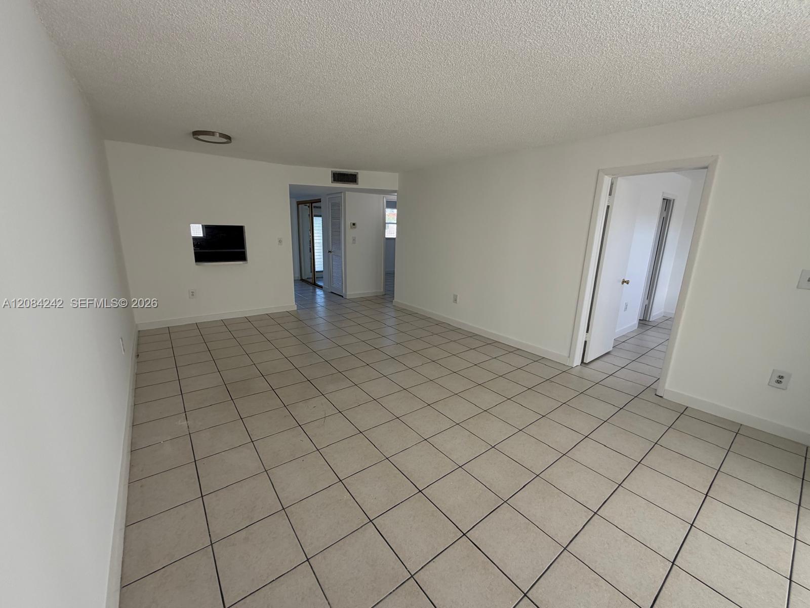 8600 Sunrise Lakes Blvd # 211, Sunrise FL 33322