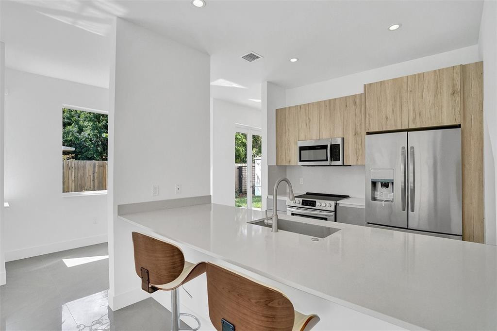 815 NE 17th Avenue # 5 — Photo 3