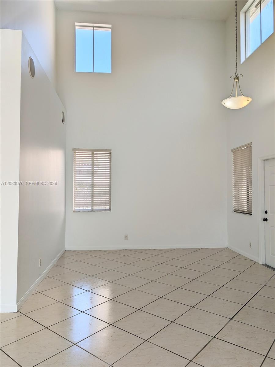 911 Phoenix Way — Photo 3