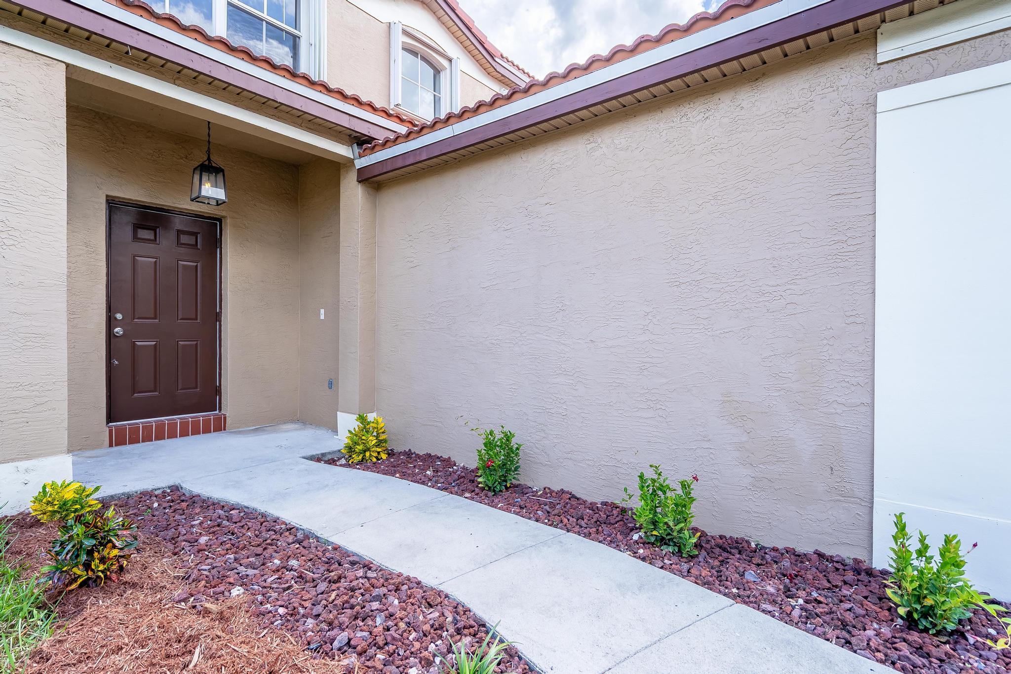 4250 NW 1st Place — Photo 3