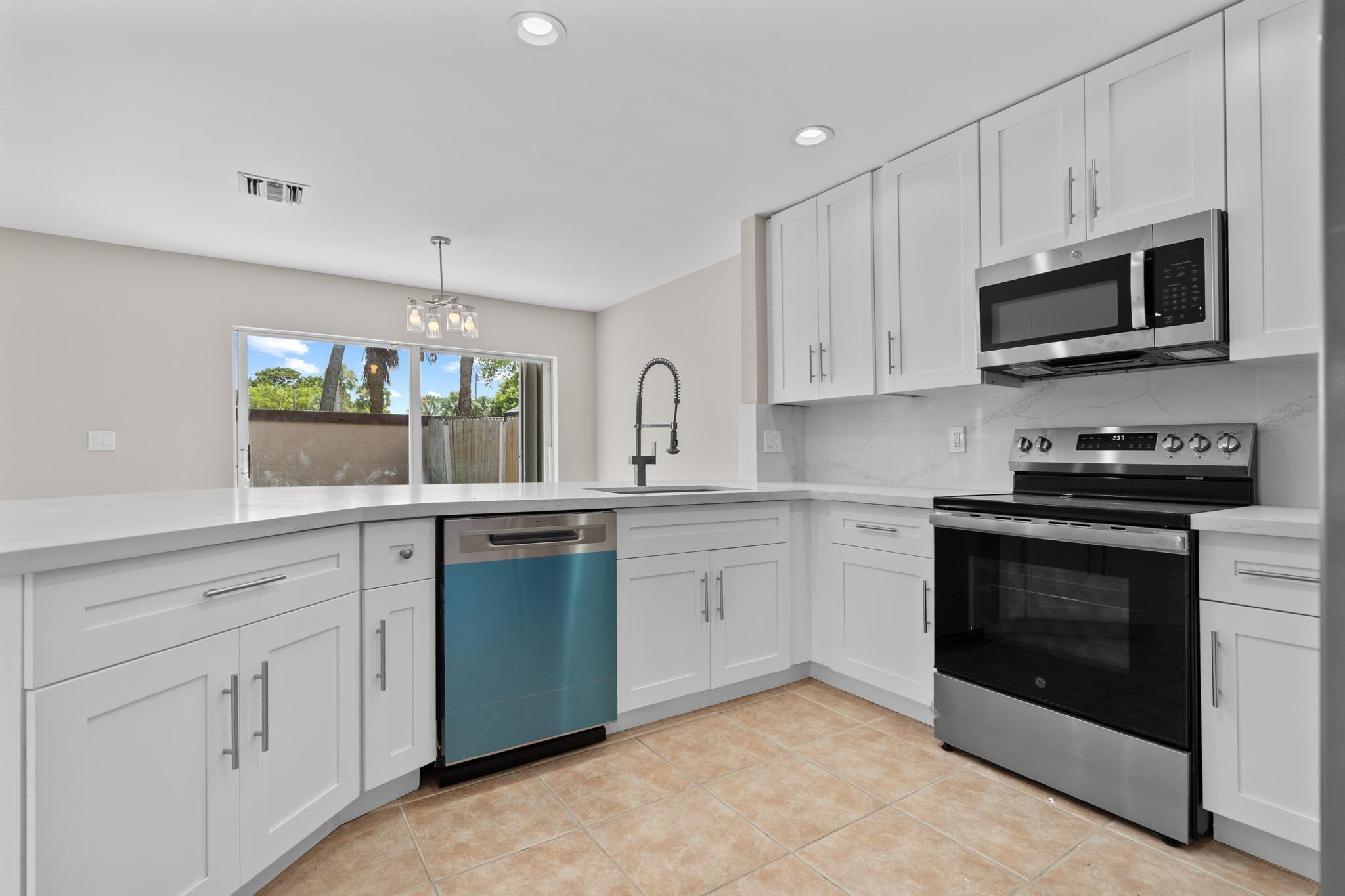 4250 NW 1st Place — Photo 4