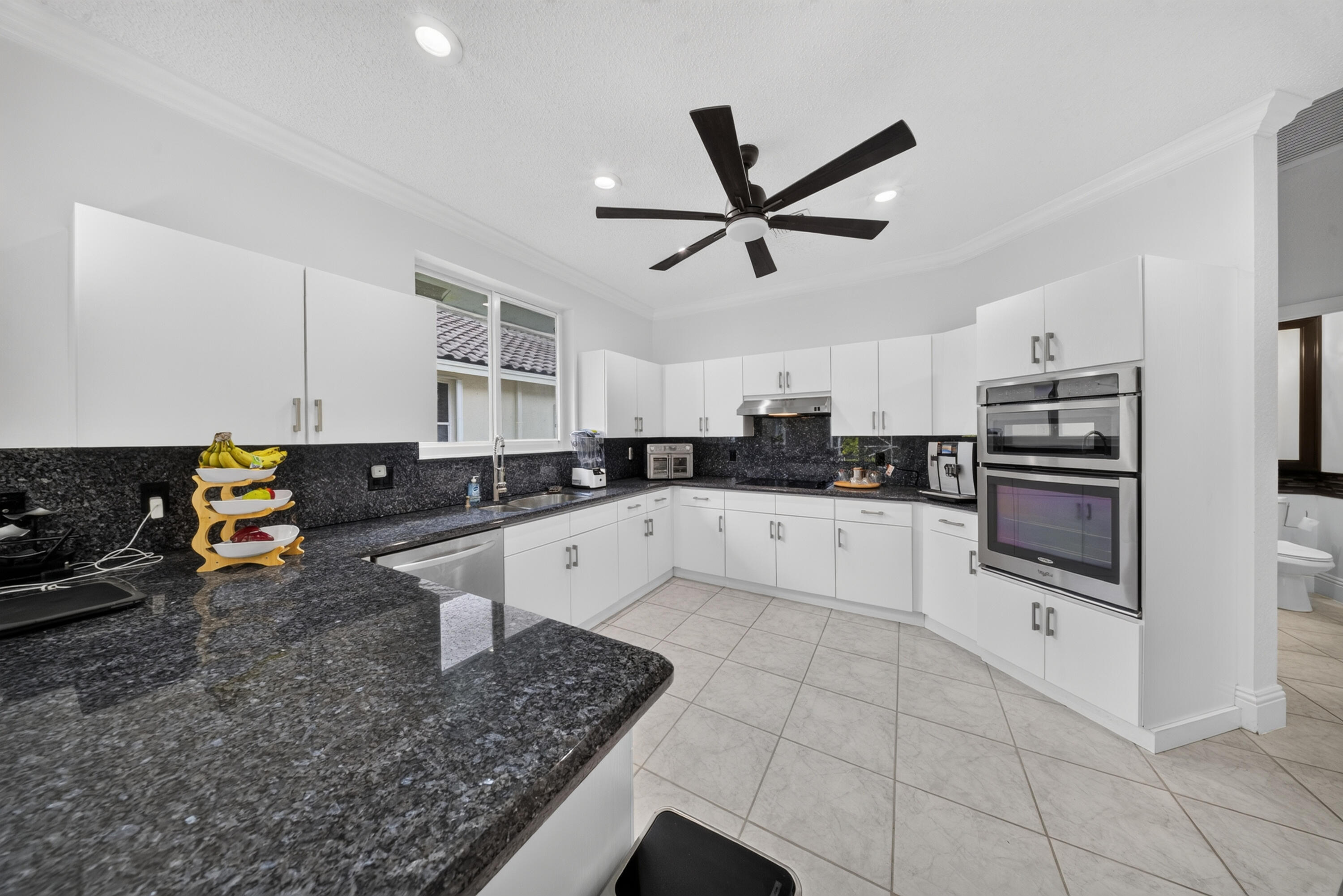 7690 La Corniche Circle — Photo 5