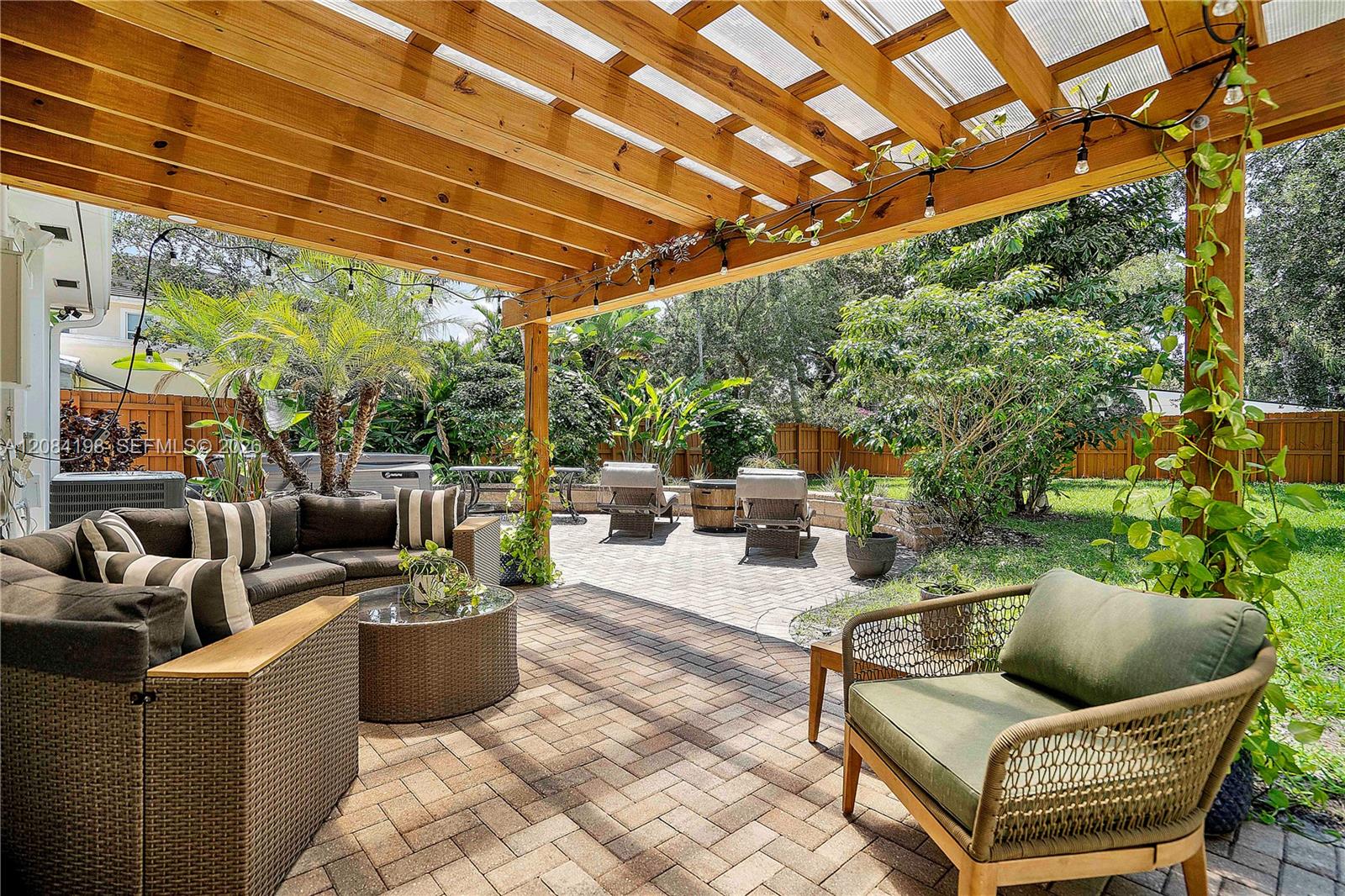 705 SW 8th Ave — Photo 2