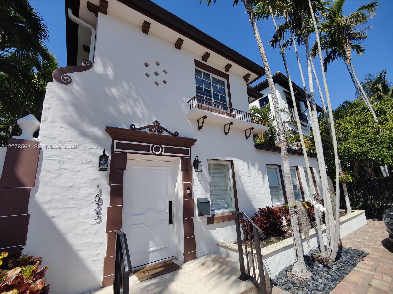1823 S Bayshore Ln — Photo 3