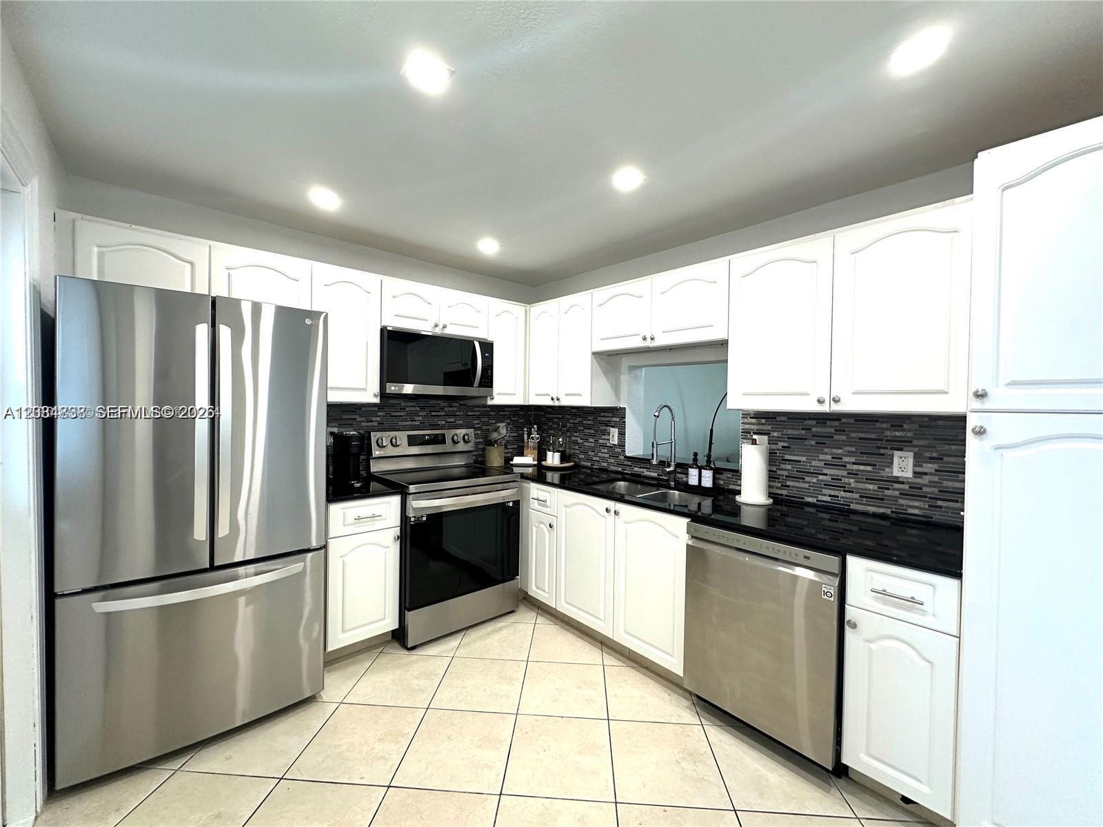 620 NE 12th Ave # 102 — Photo 4