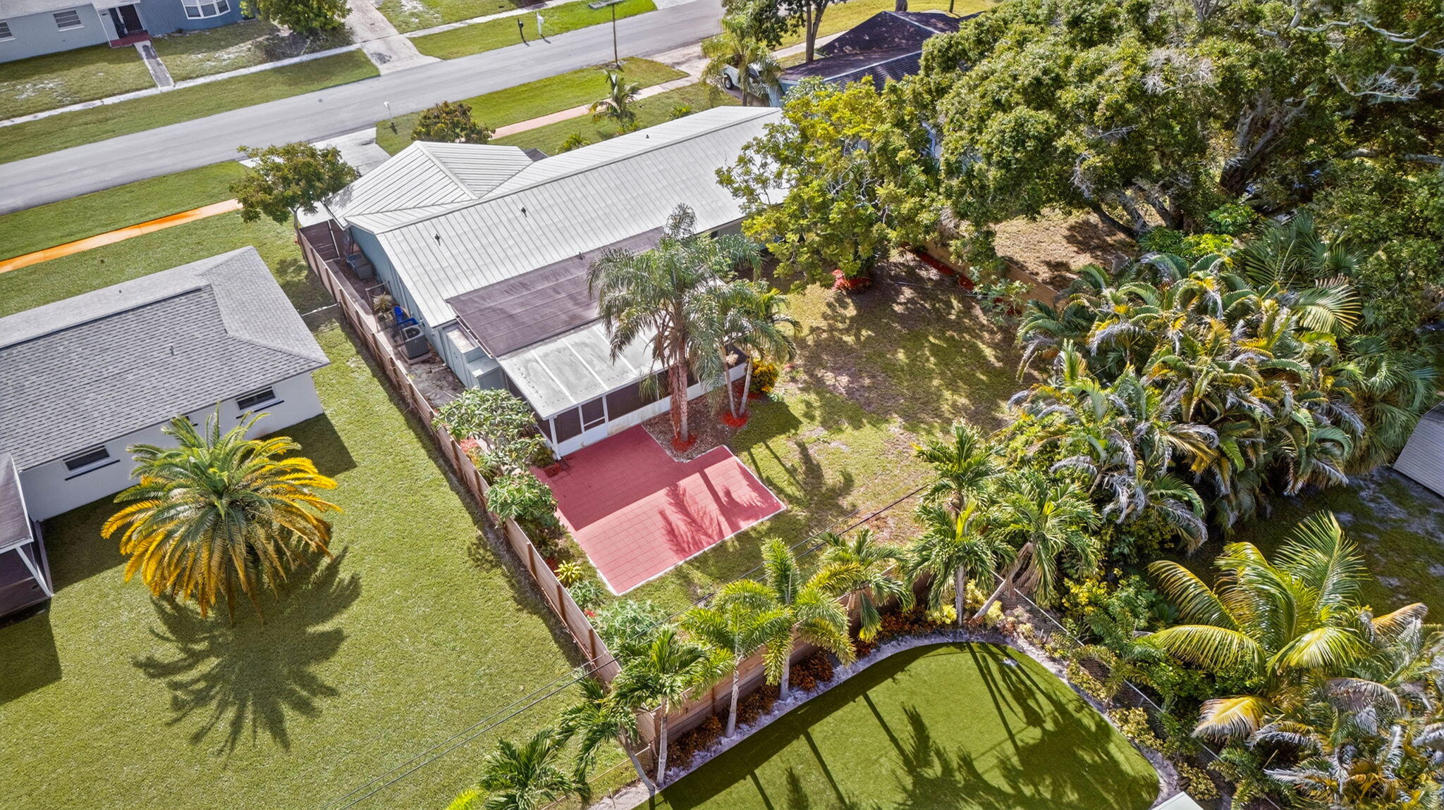 502 Circle E — Photo 2