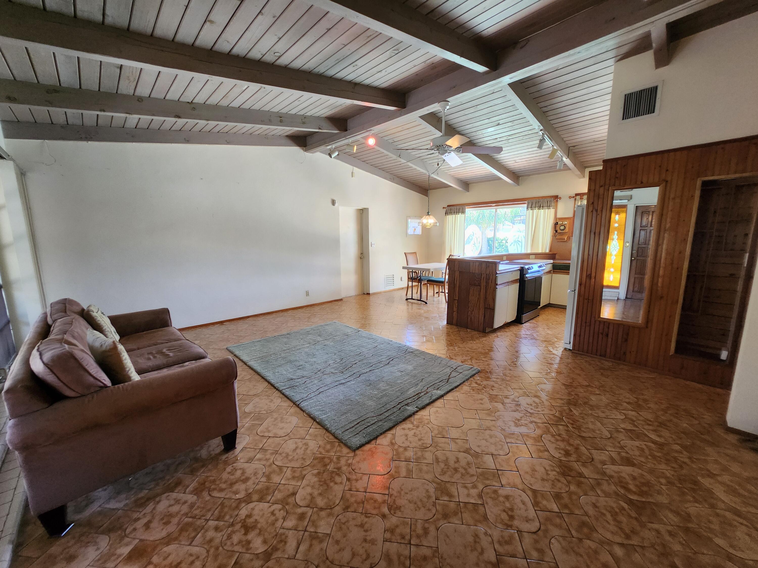 111 SE 7th Street — Photo 4