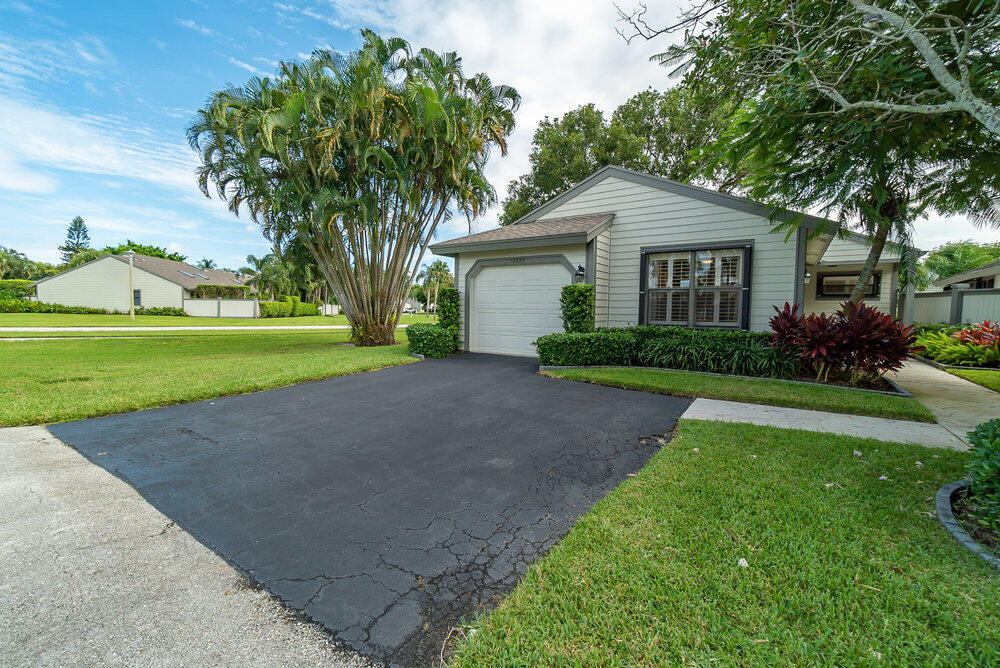 13335 Bedford Mews Court, Wellington FL 33414