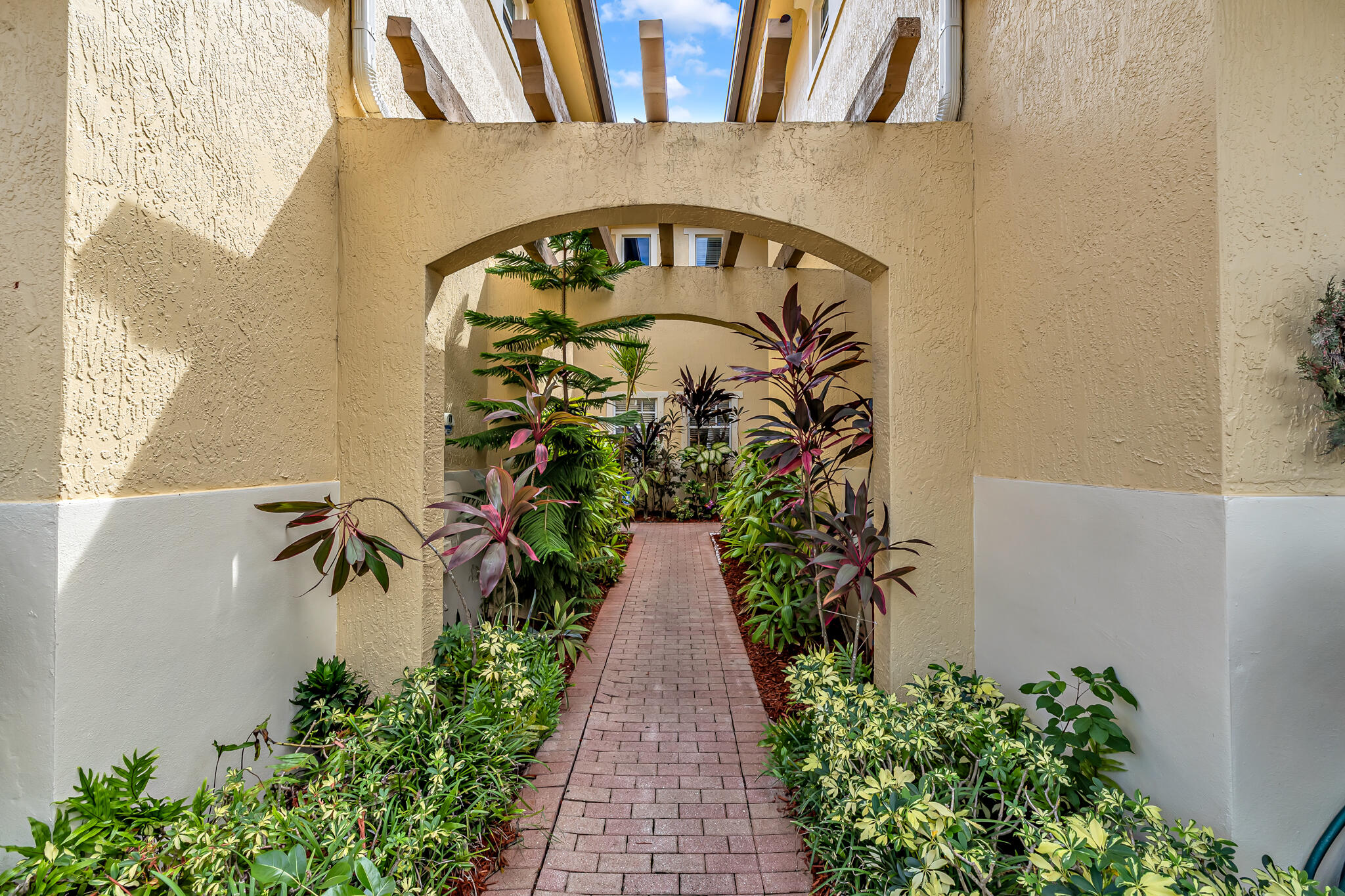 5725 NW 120th Avenue — Photo 3