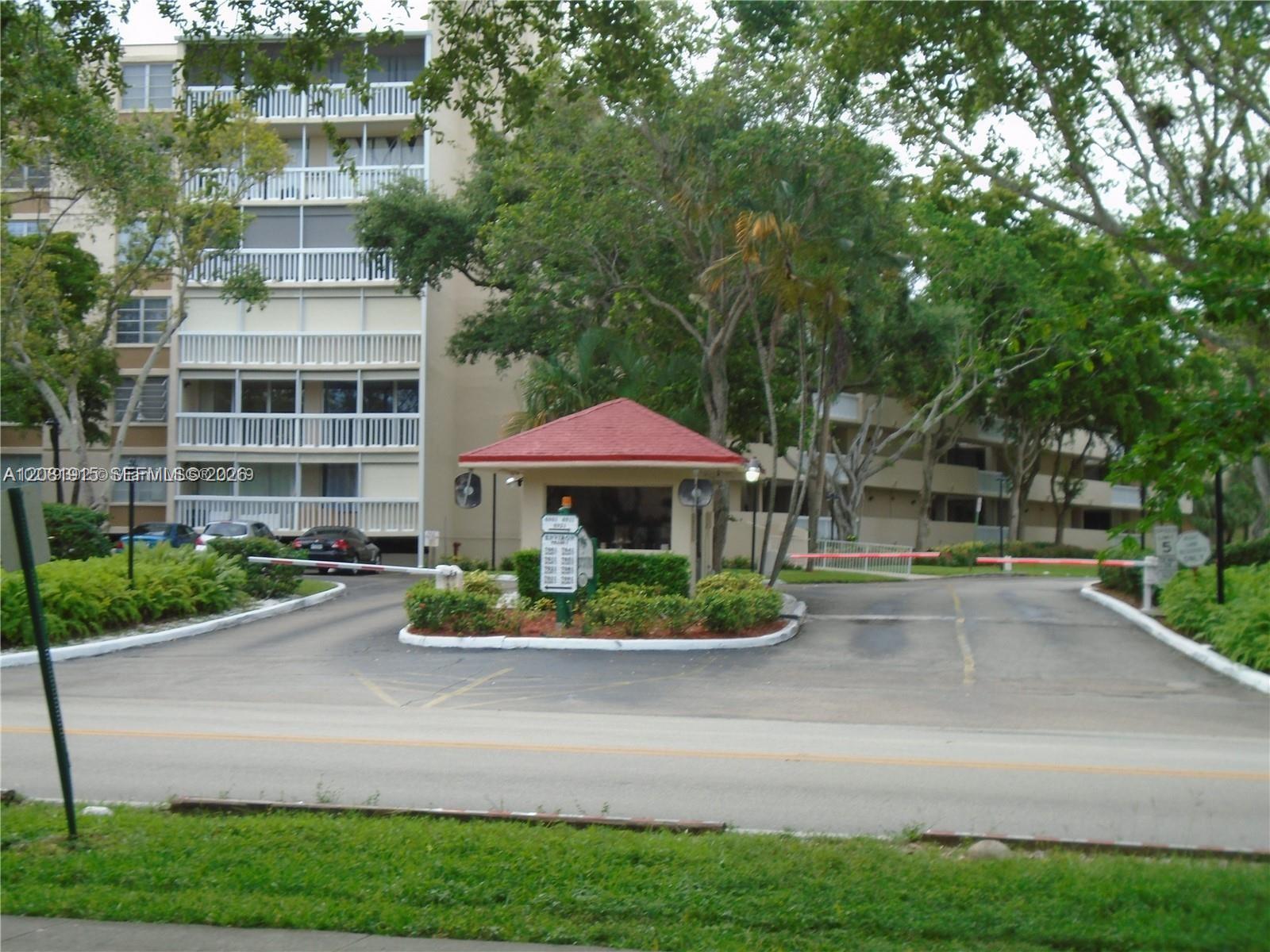 6921 Environ Blvd # 4P — Photo 2