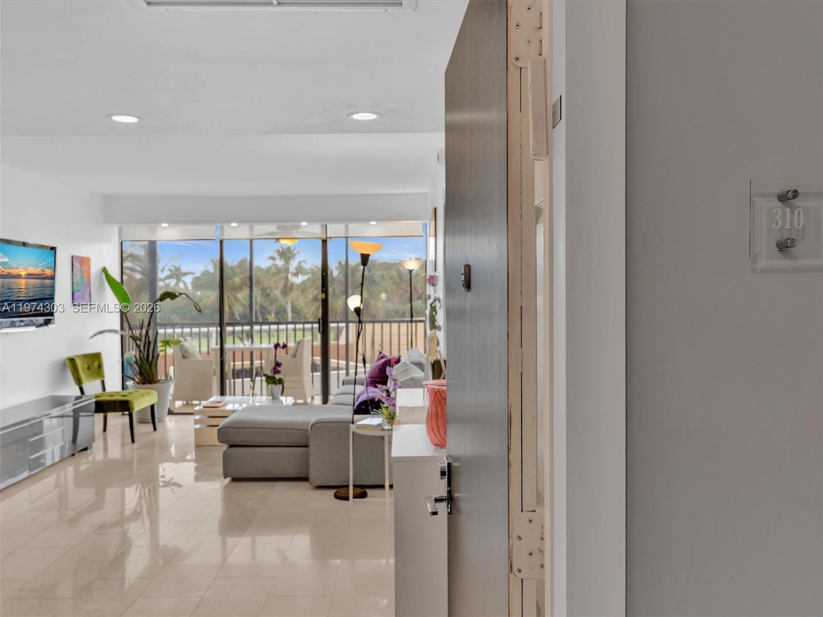 20335 W Country Club Dr # 310, Aventura FL 33180