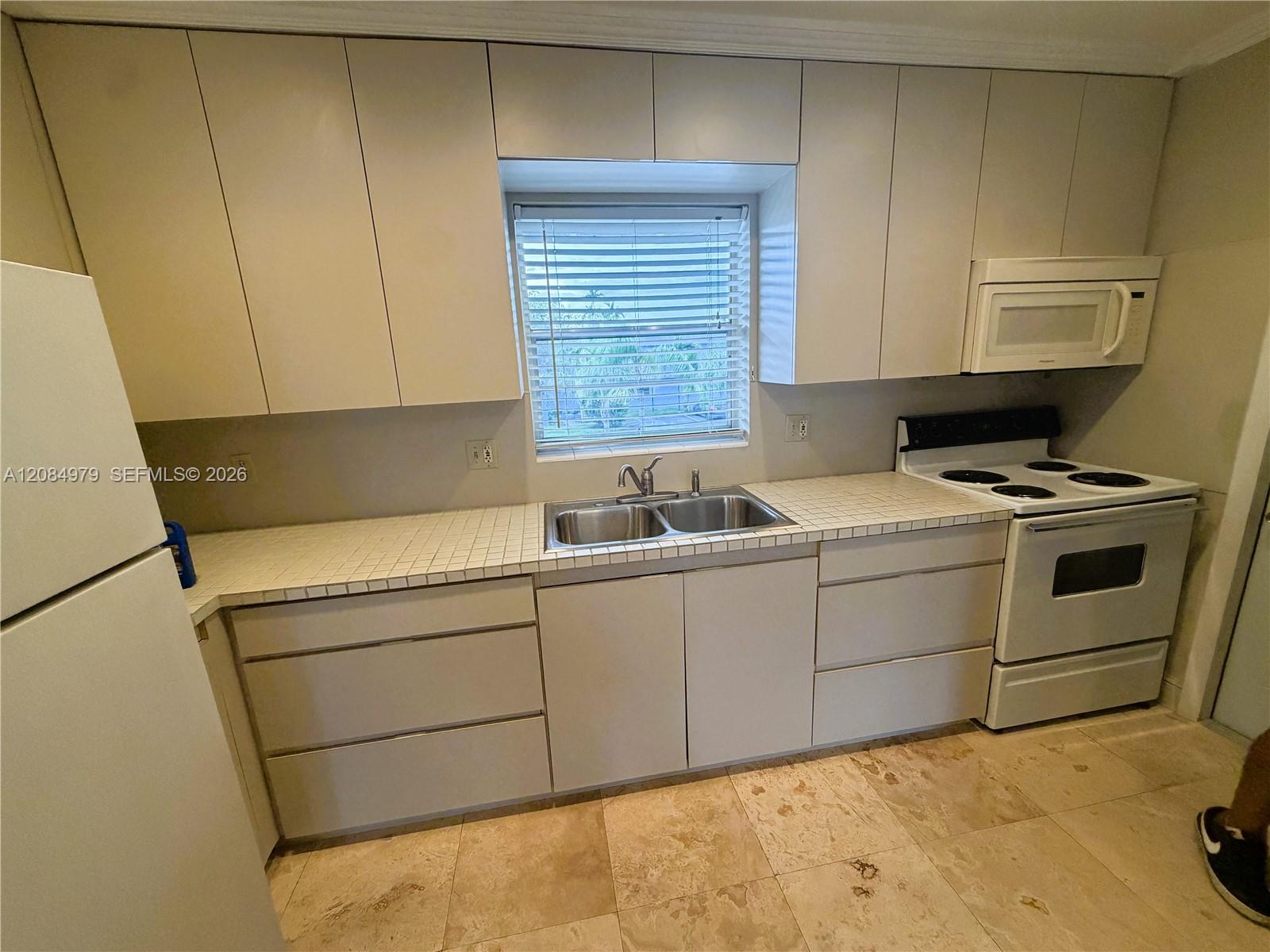 7550 SW 82nd St # F204 — Photo 4