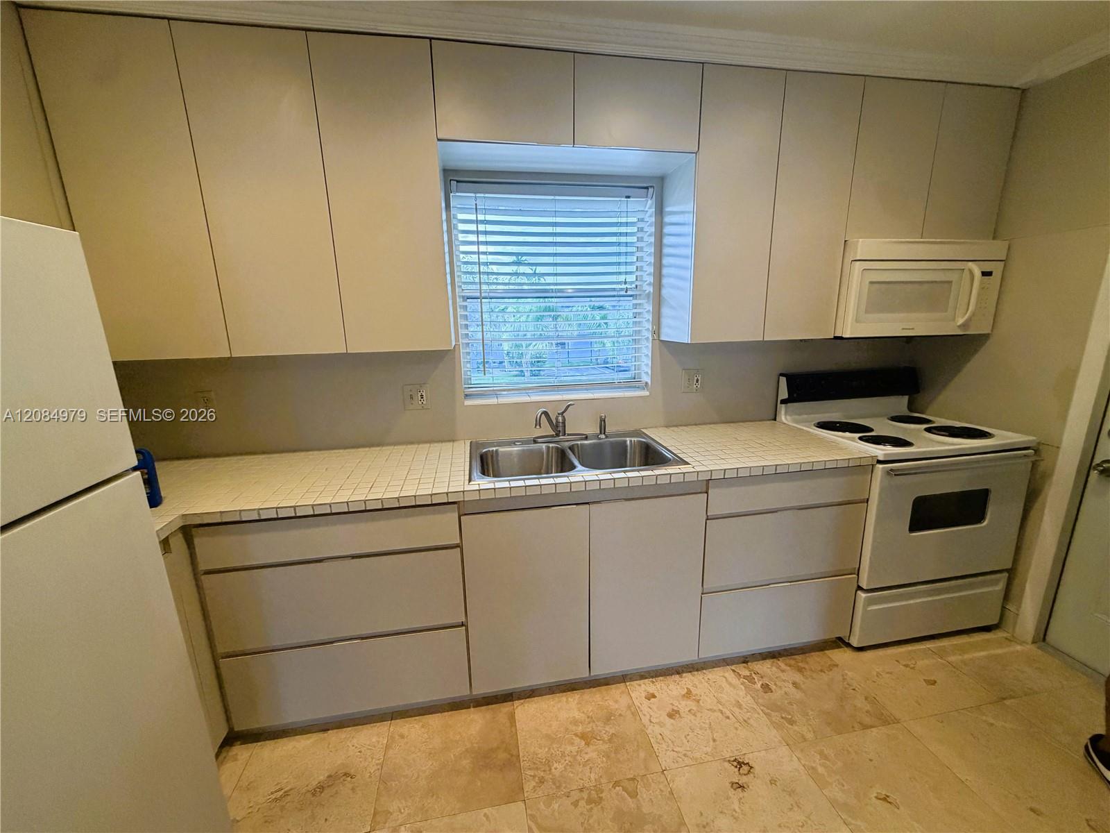 7550 SW 82nd St # F204 — Photo 5