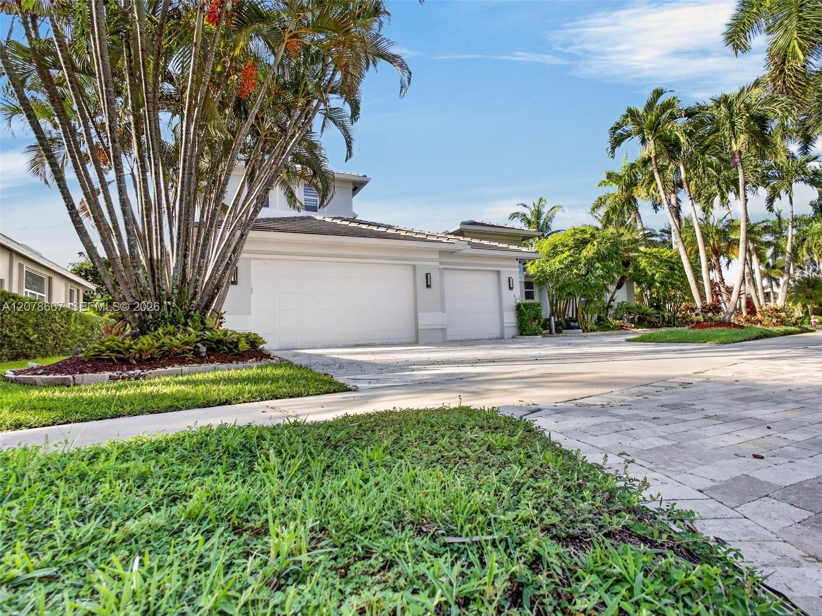 1371 Victoria Isle Dr — Photo 3