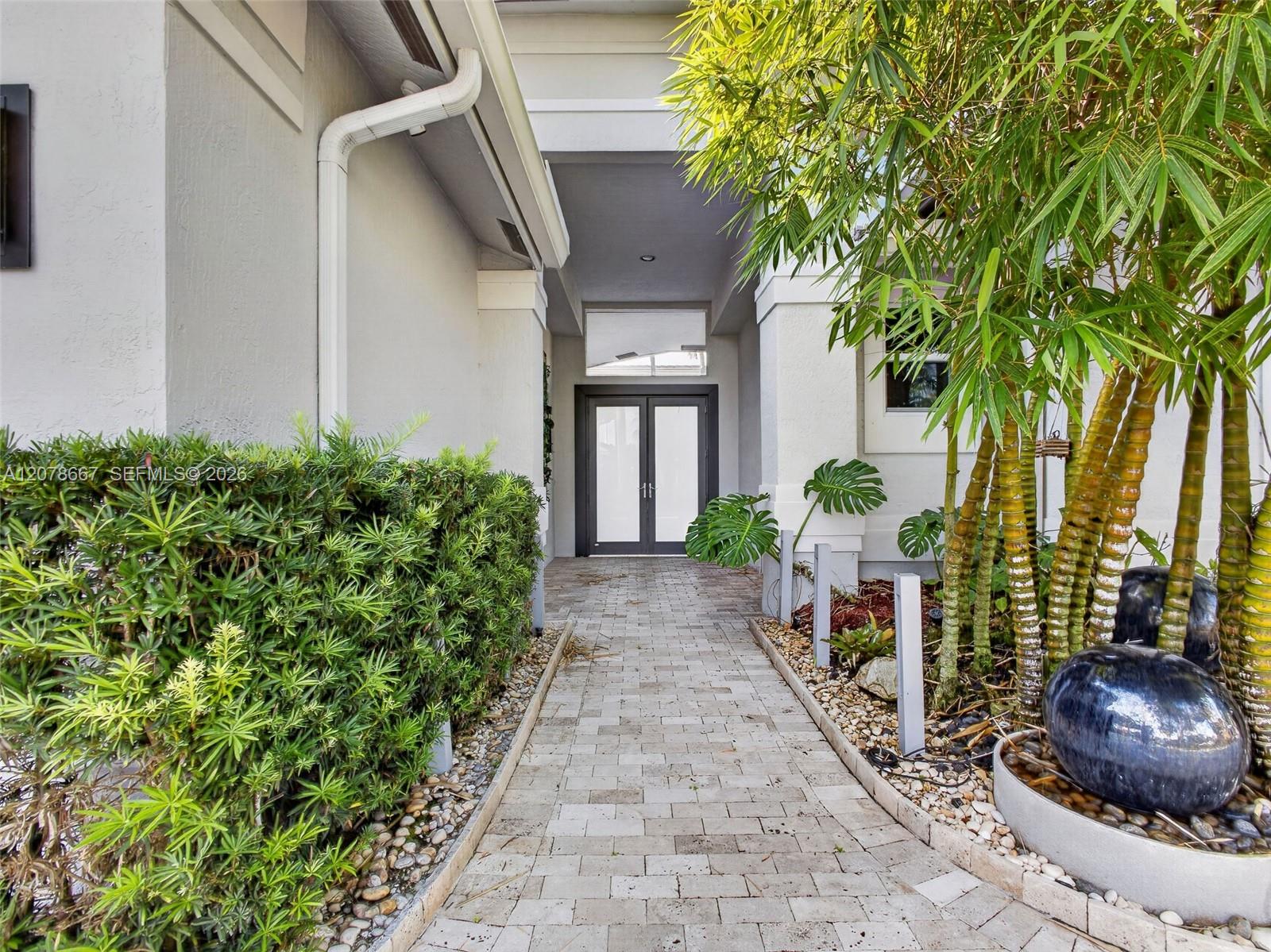 1371 Victoria Isle Dr — Photo 4