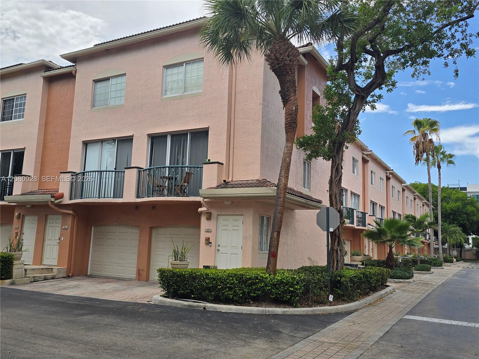 2107 SE 10th Ave # 818 — Photo 2