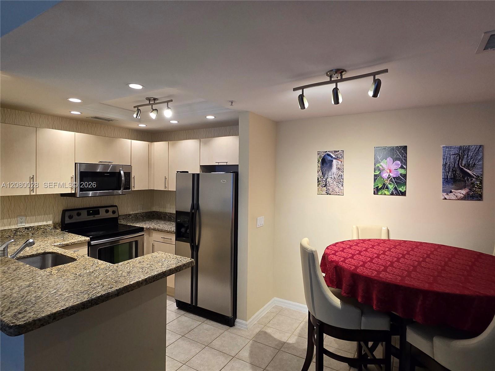 2107 SE 10th Ave # 818 — Photo 3