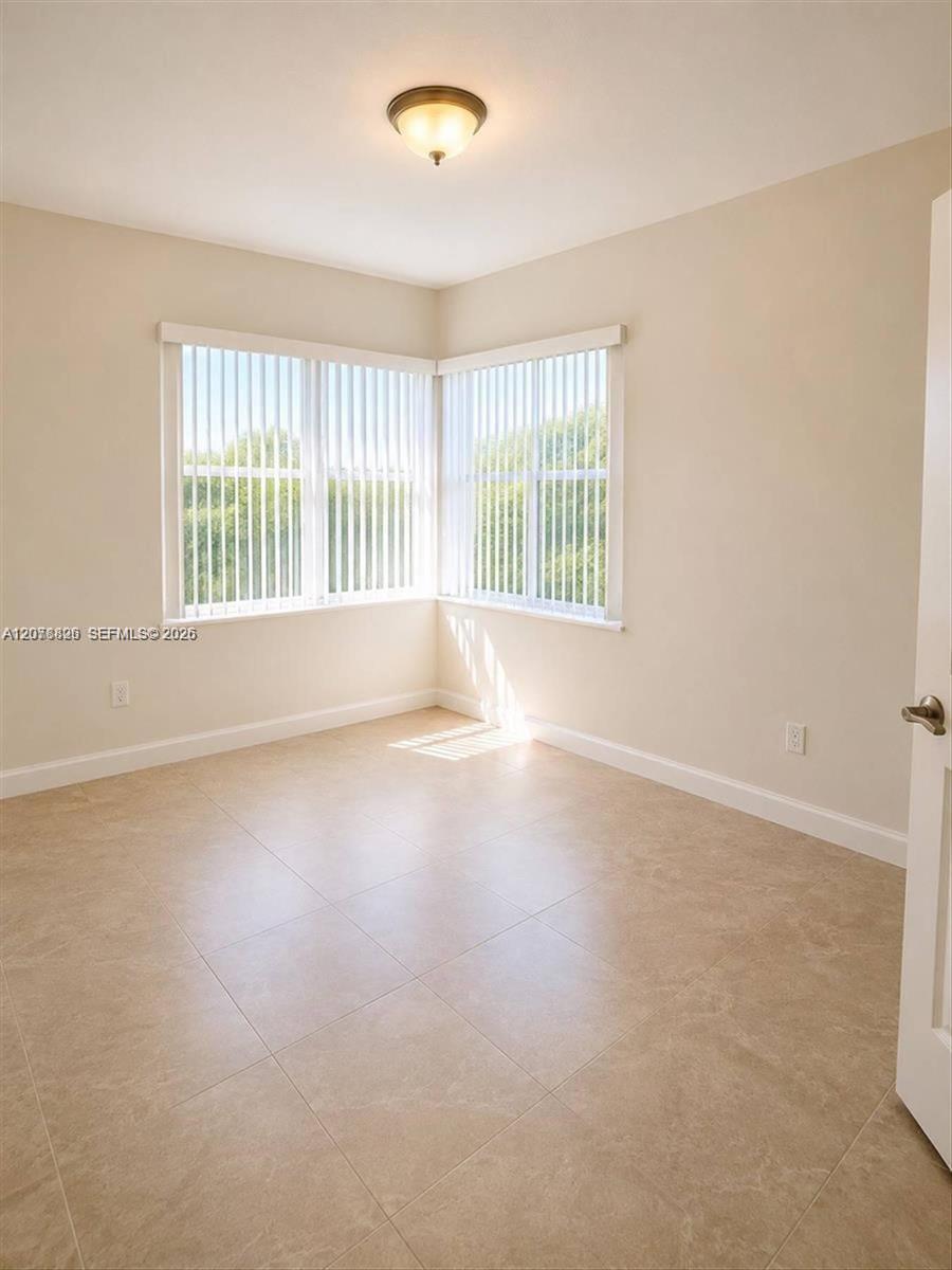 4038 SW 9th Ter # 4038 — Photo 4