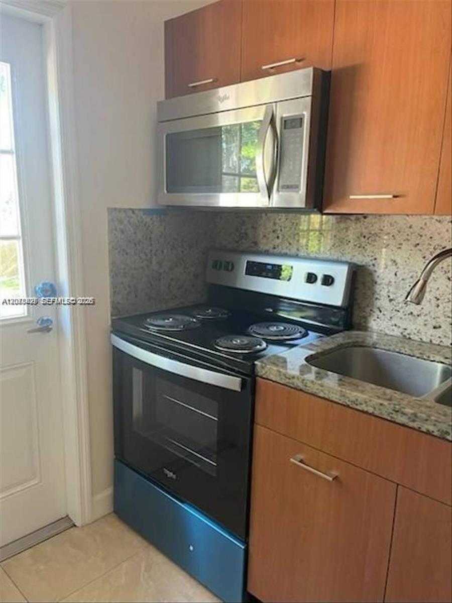 4038 SW 9th Ter # 4038 — Photo 5