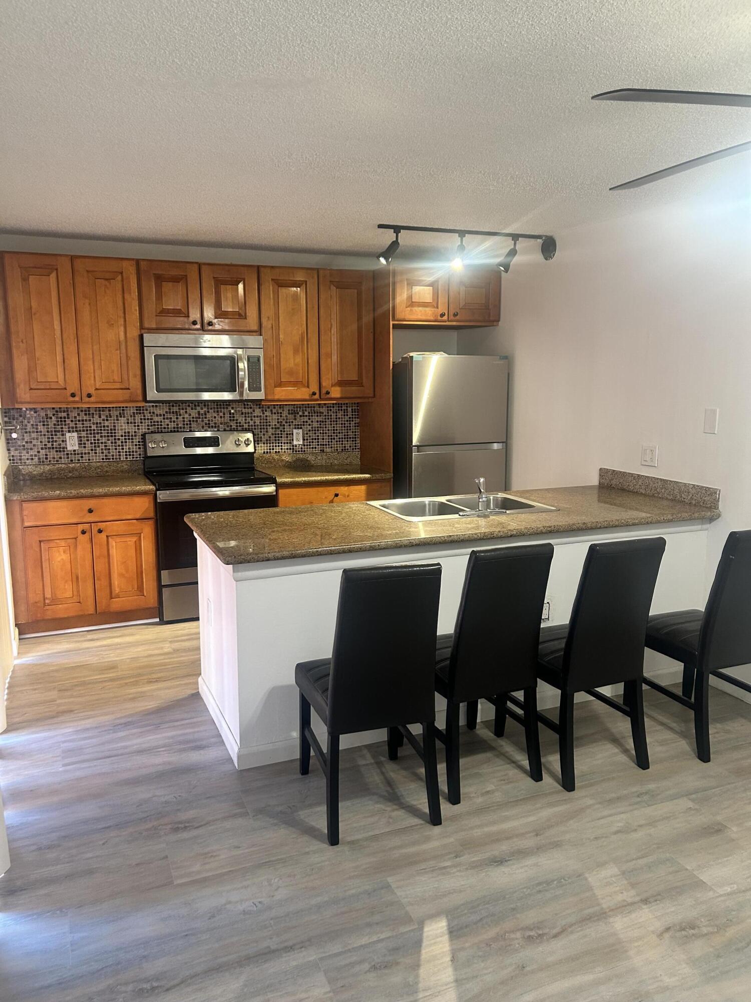 804 BLUE RIDGE Circle — Photo 4