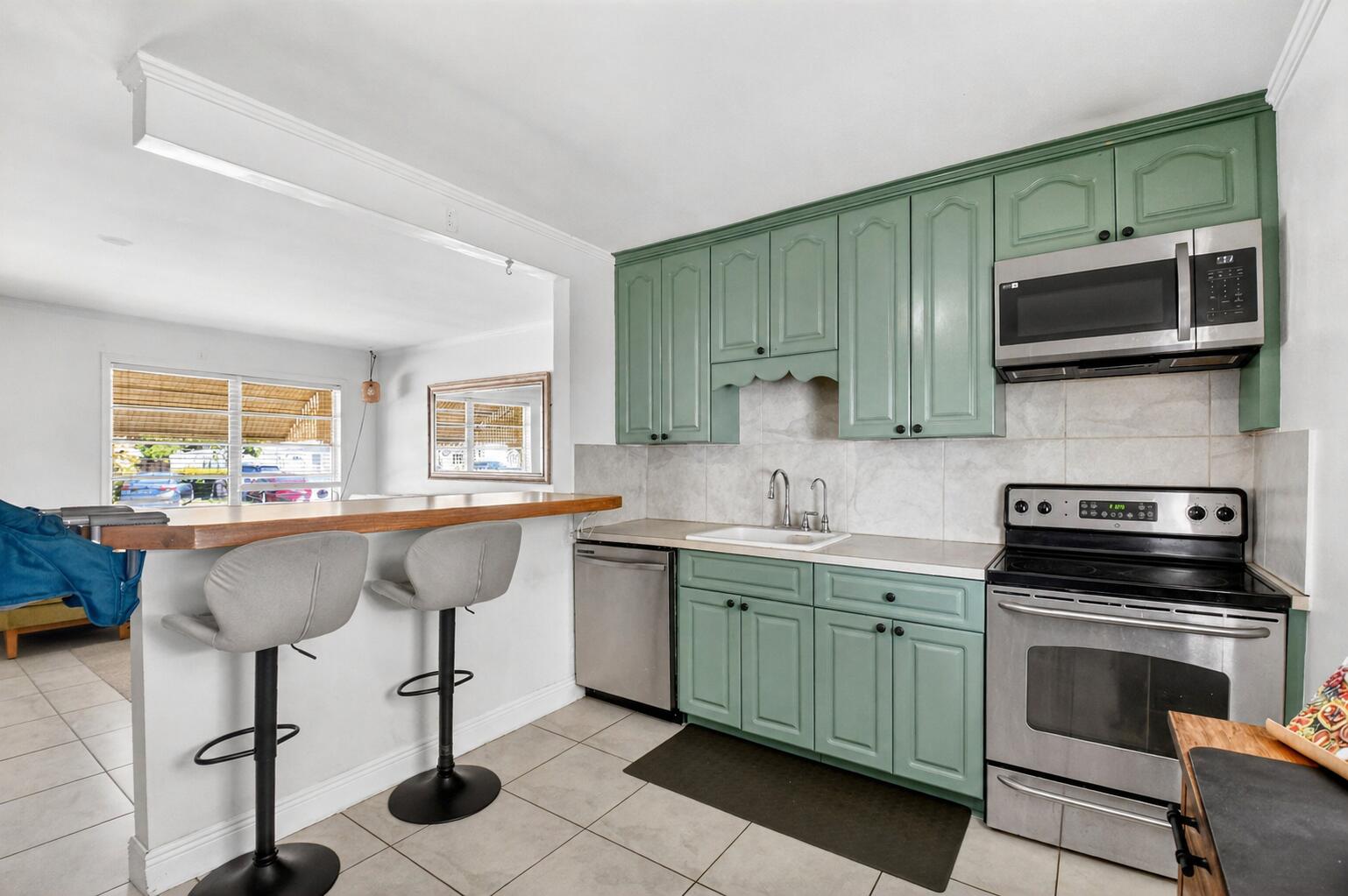 3017 BUCKLEY Avenue — Photo 2