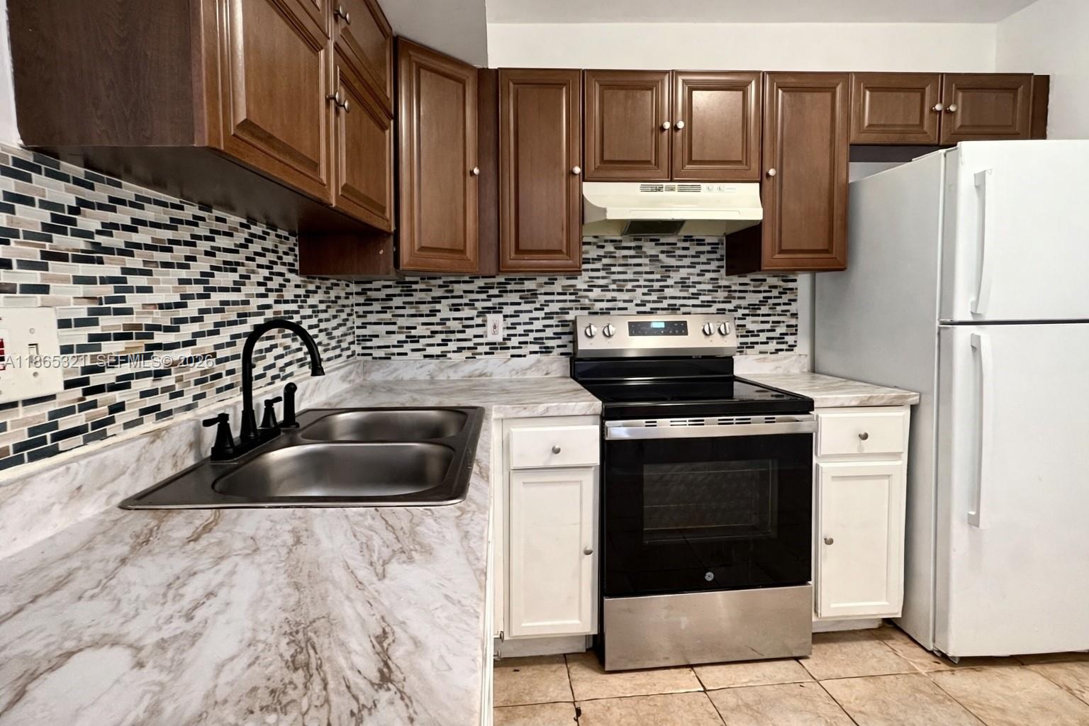 3700 NW 21st St # 109, Lauderdale Lakes FL 33311