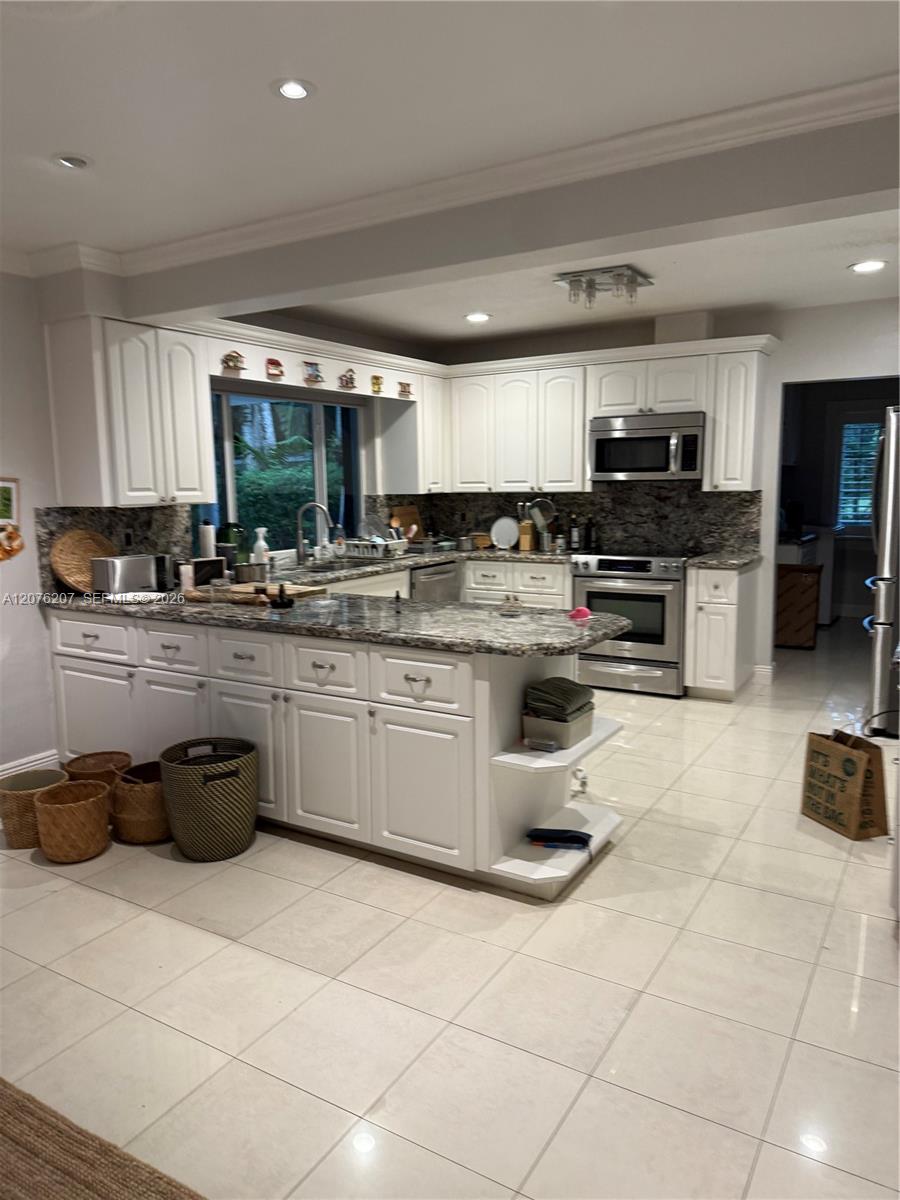 12121 SW 60th Ct — Photo 2