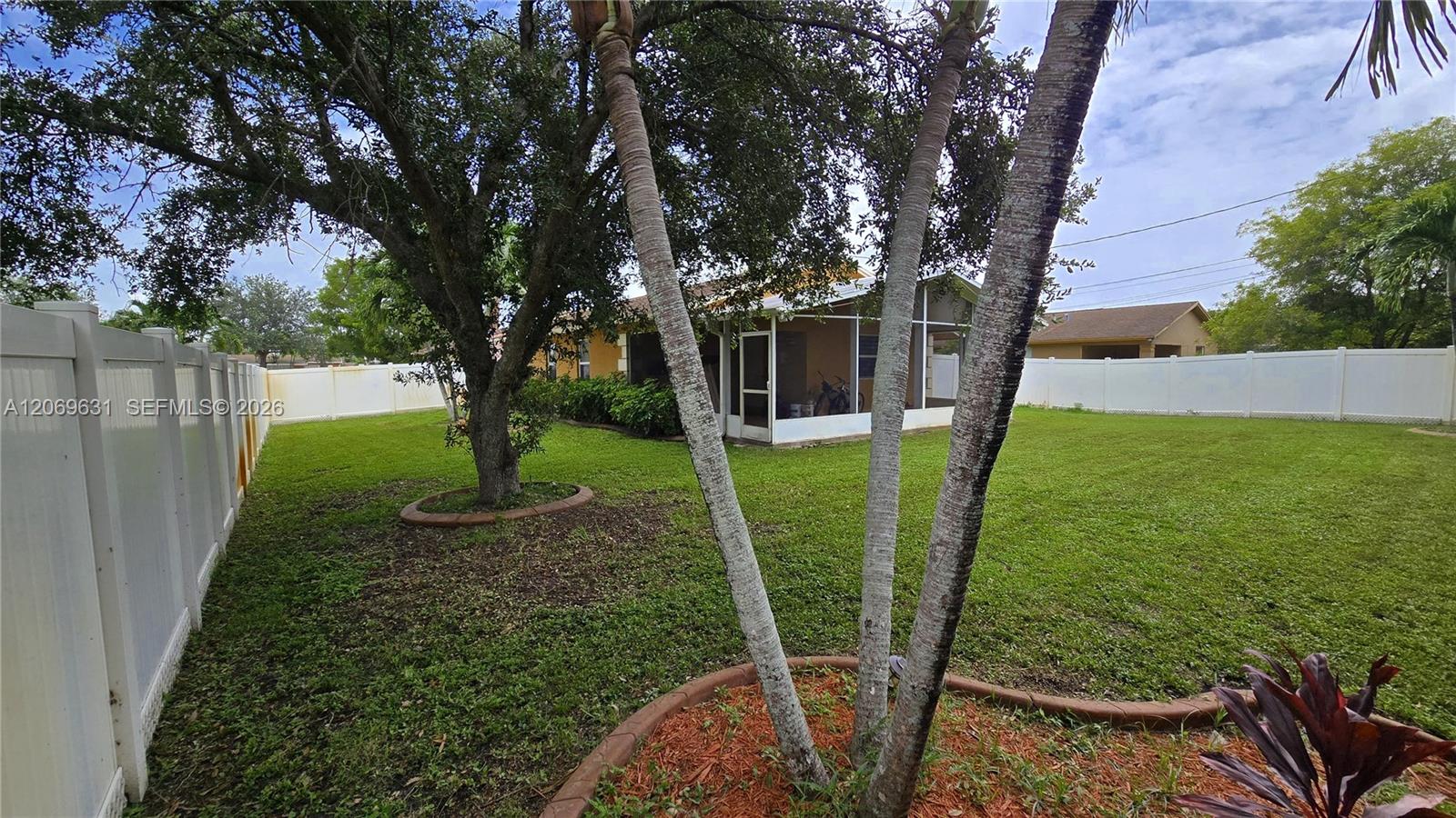 6146 SW 25th St — Photo 3