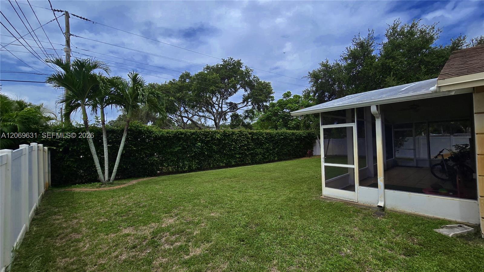 6146 SW 25th St — Photo 4
