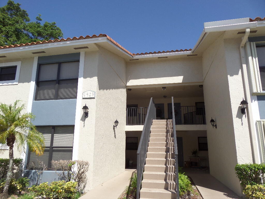 1523 LAKE CRYSTAL Drive # F, West Palm Beach FL 33411