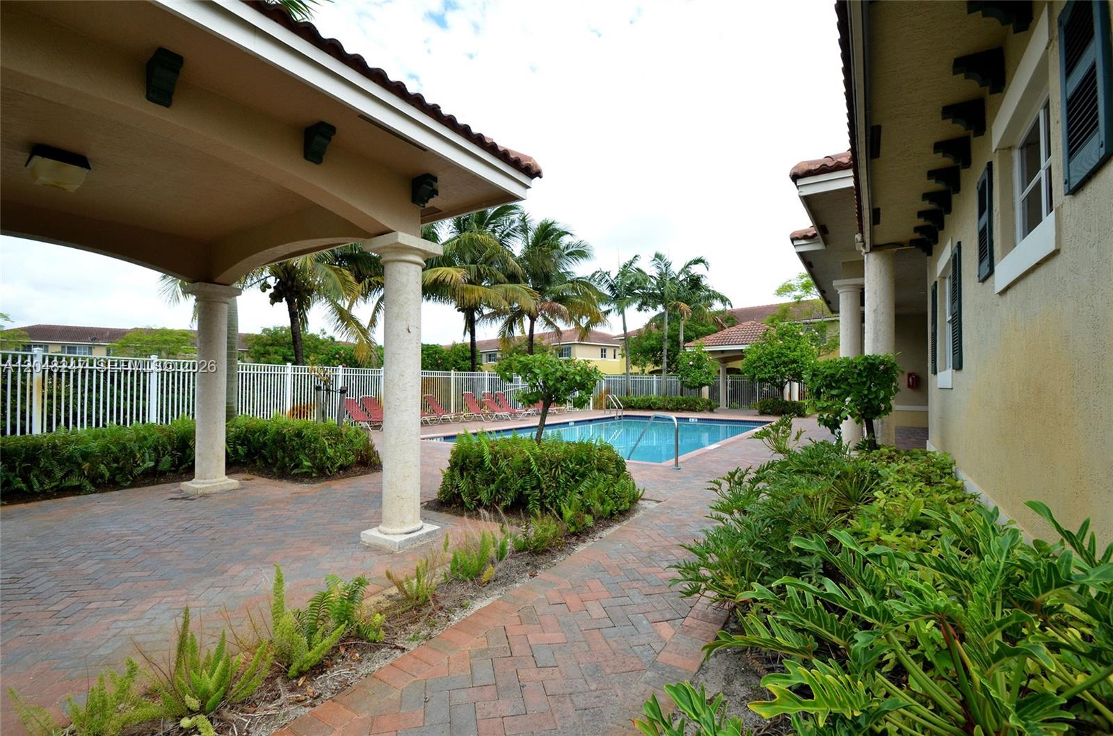 6059 SW 19th Ct # 6059 — Photo 4